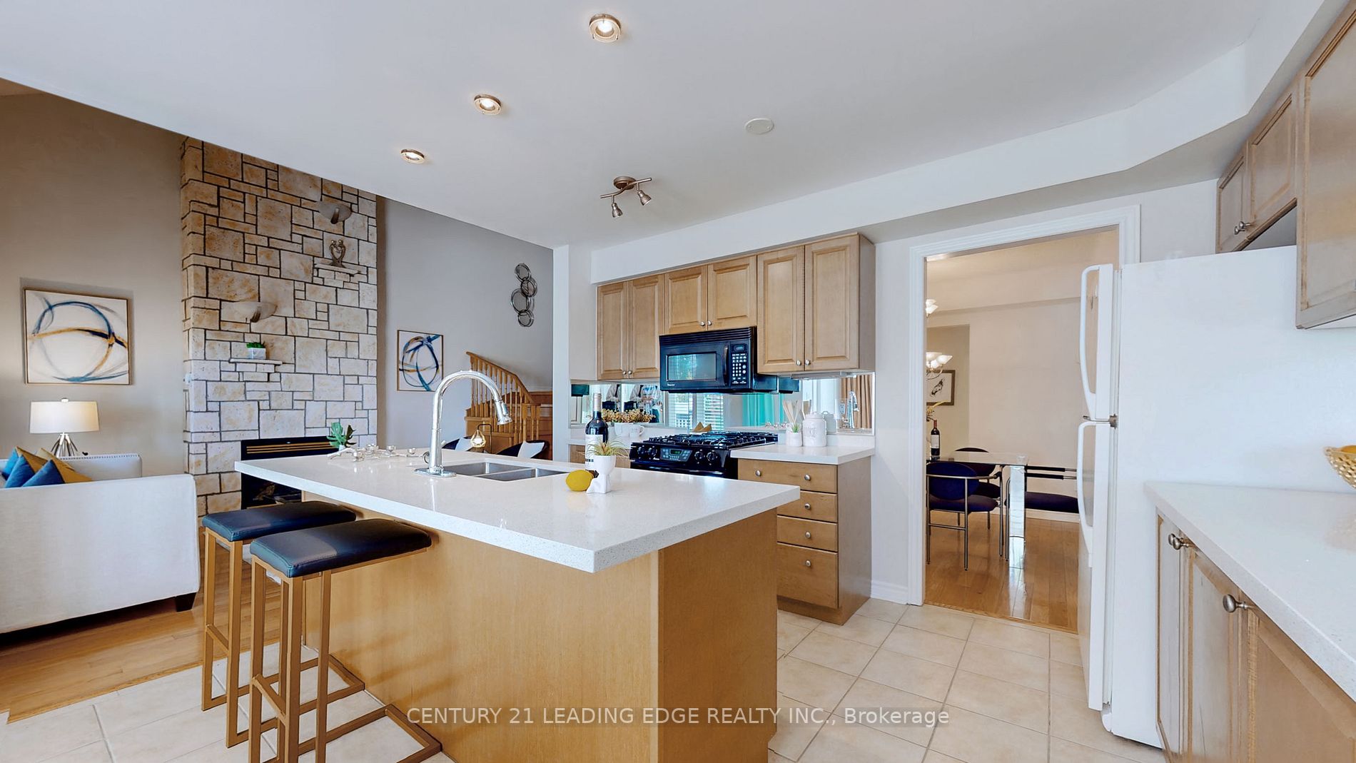 350 Lakebreeze Dr, #4