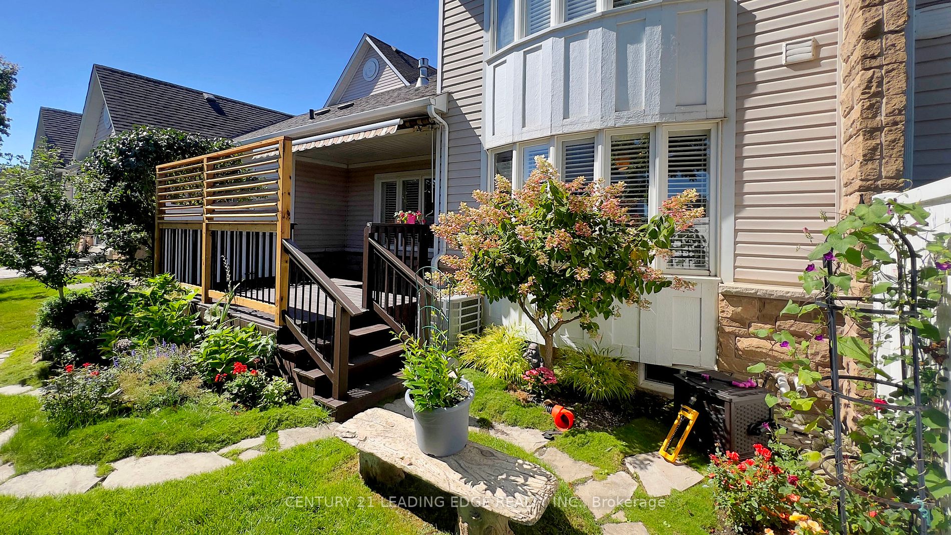 350 Lakebreeze Dr, #4