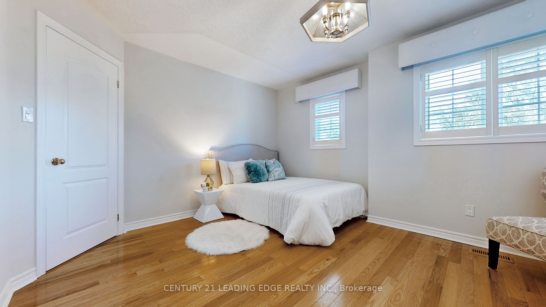 350 Lakebreeze Dr, #4