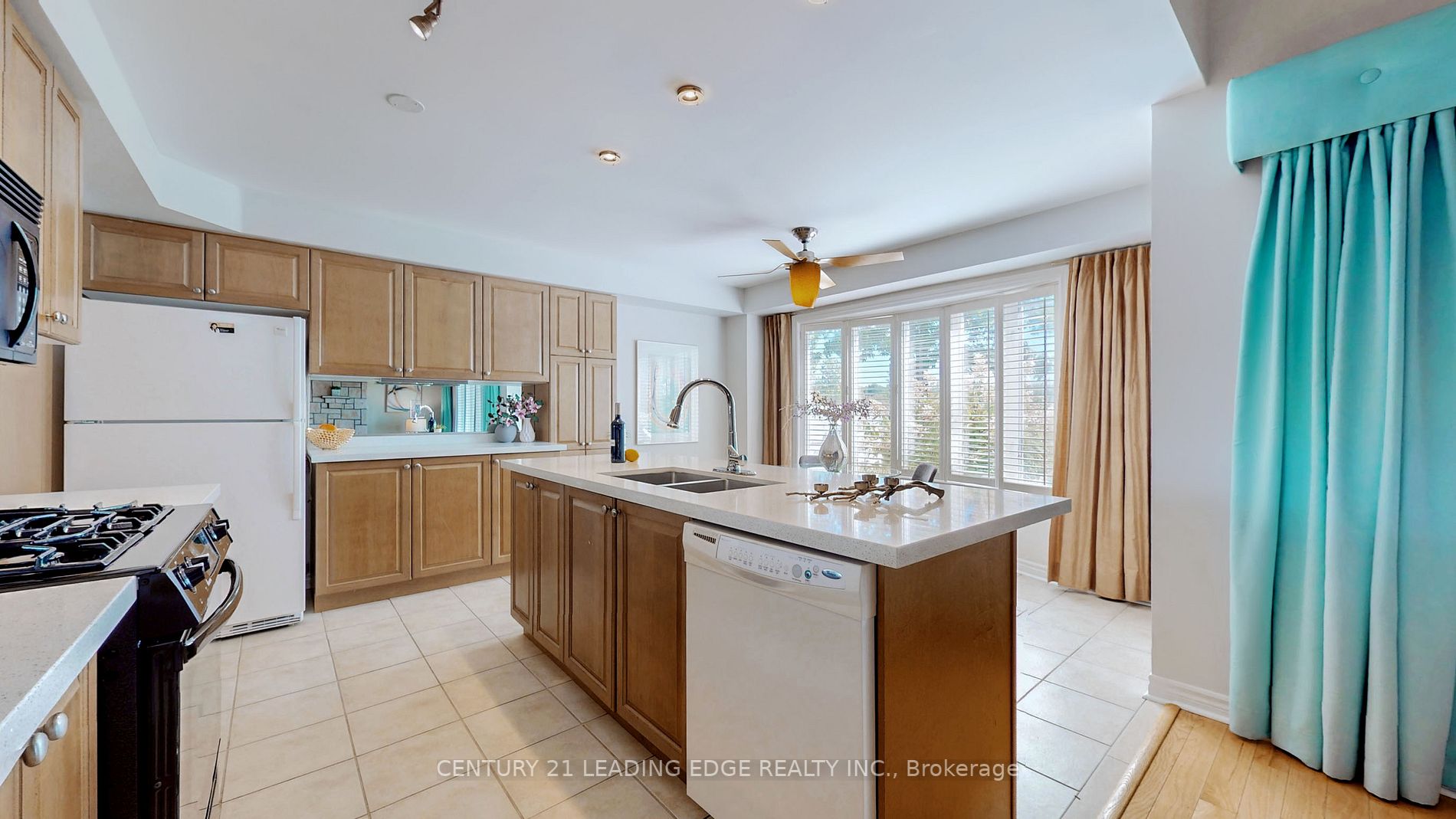 350 Lakebreeze Dr, #4