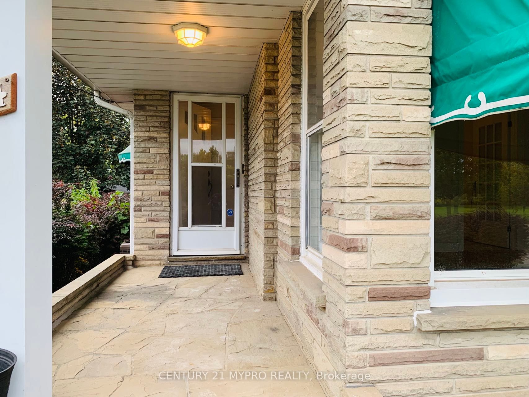 114 Front St E, #Main