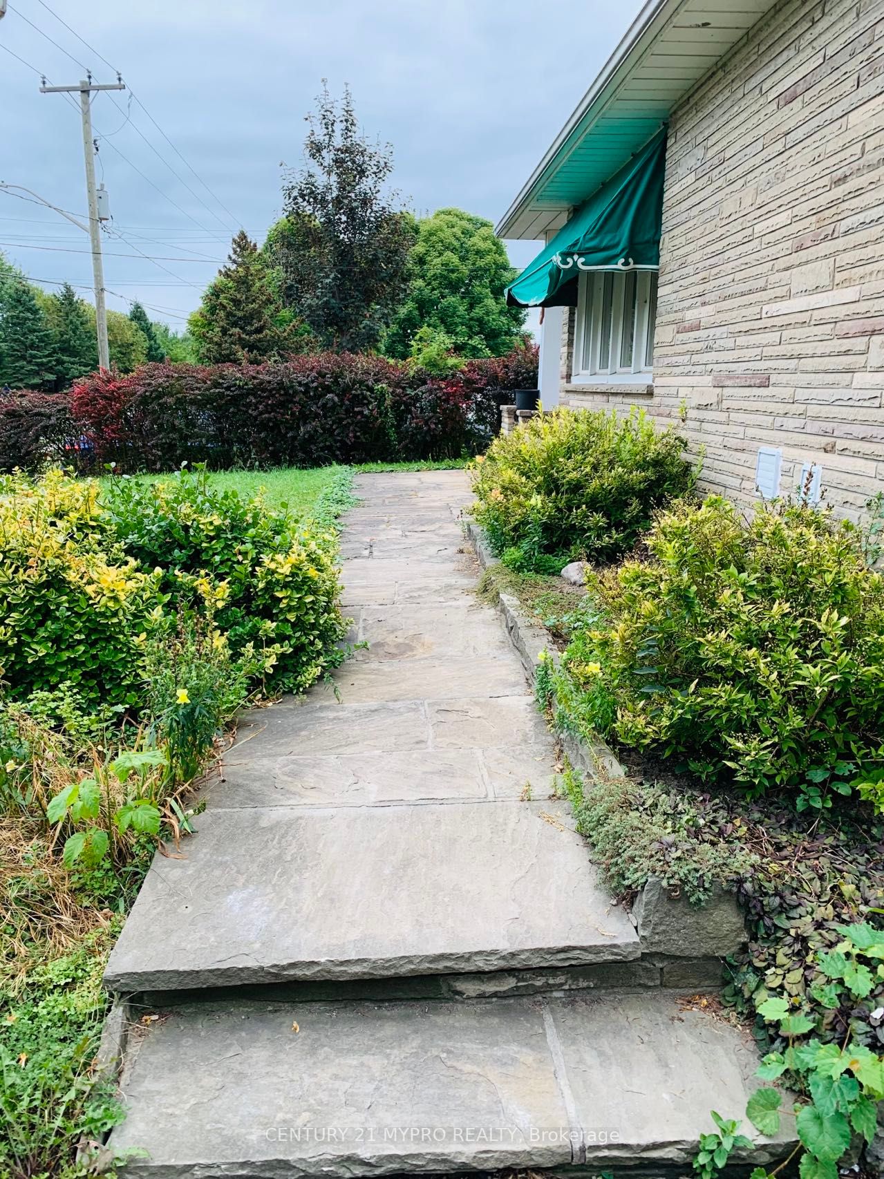 114 Front St E, #Main