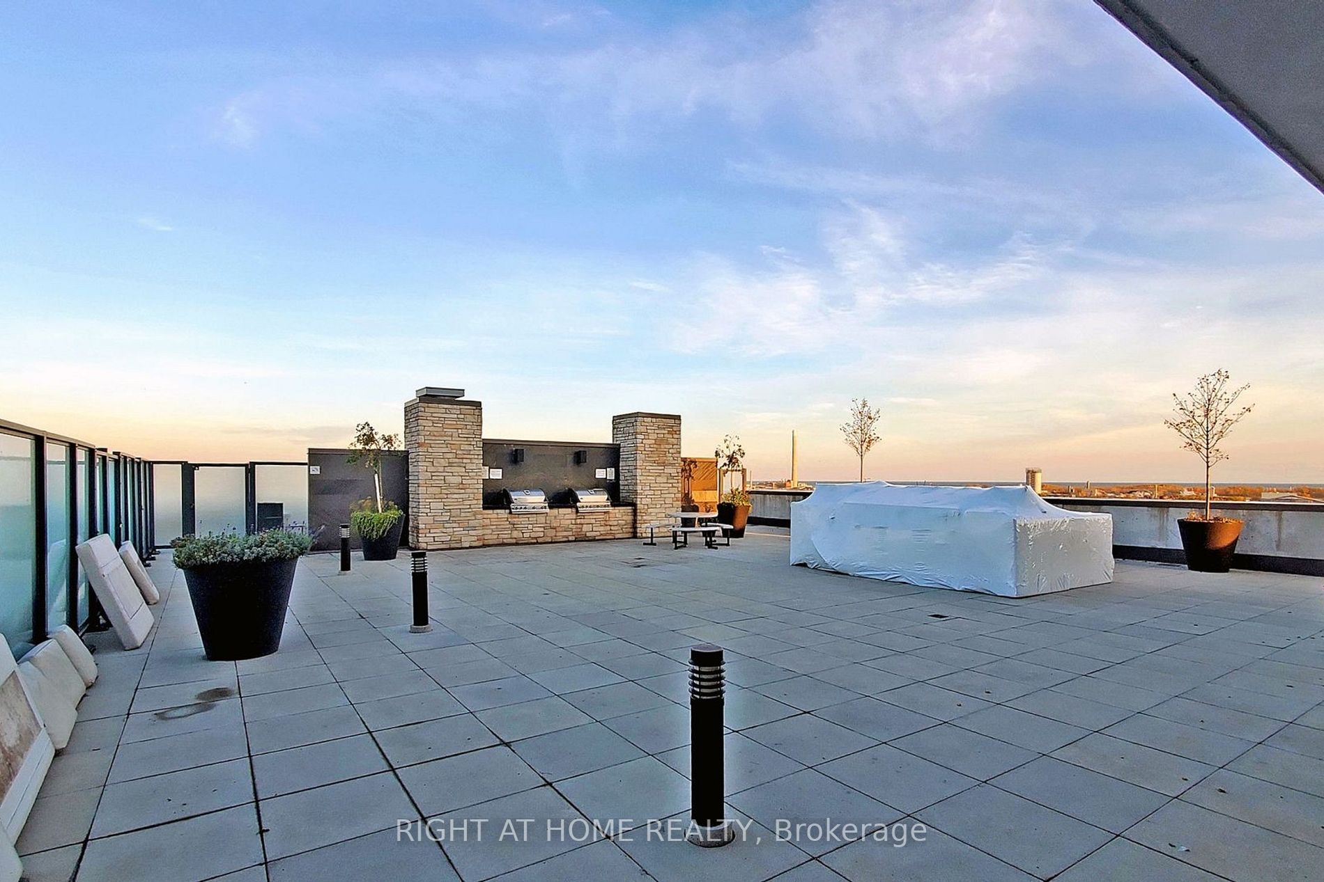 1190 Dundas St E, #220