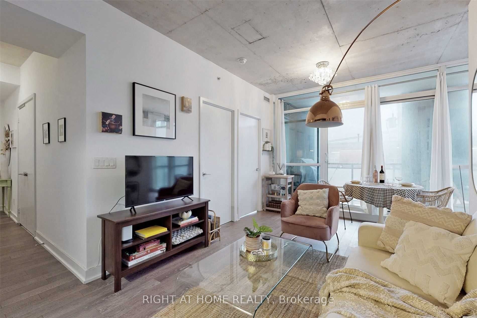 1190 Dundas St E, #220