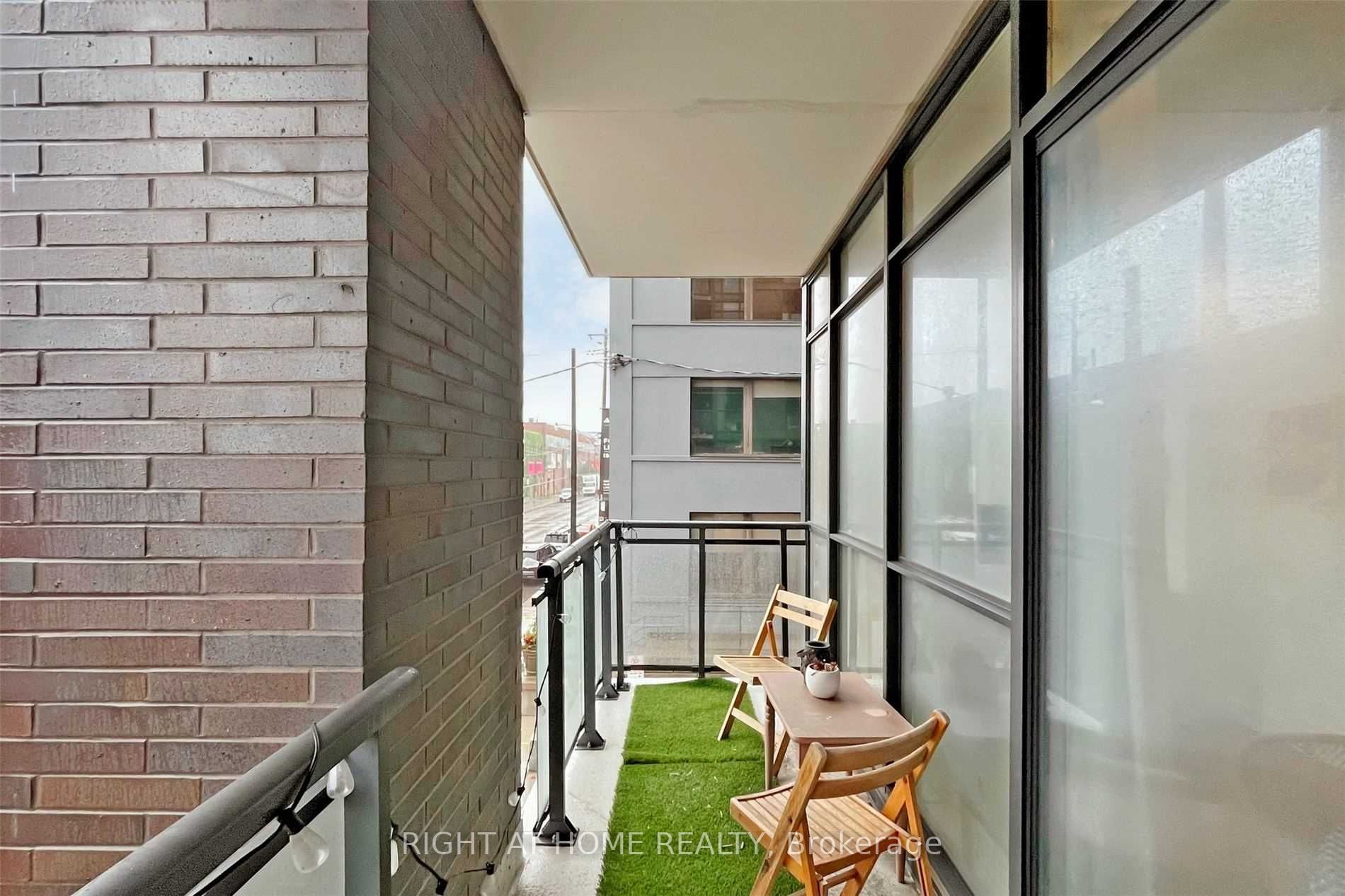 1190 Dundas St E, #220