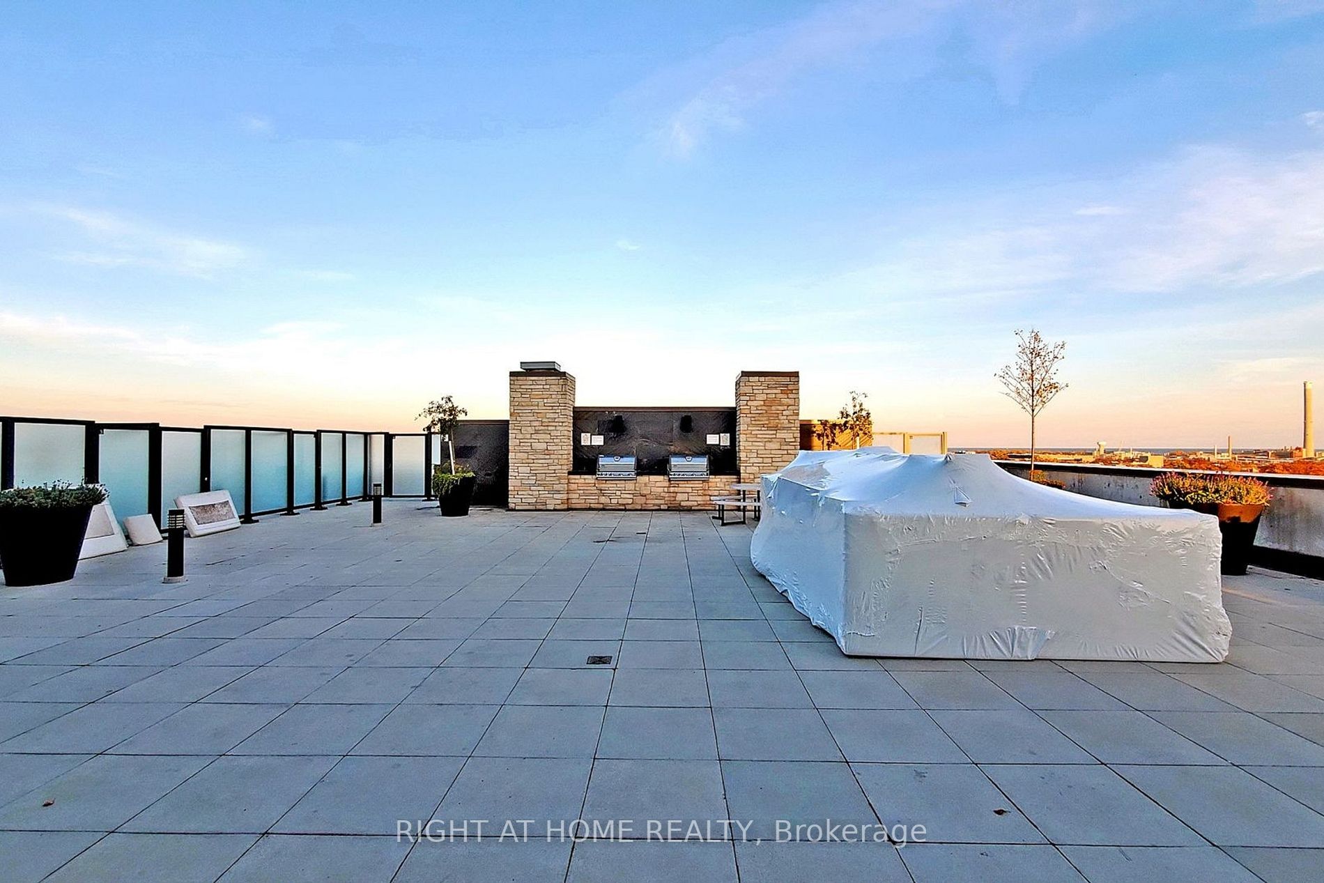 1190 Dundas St E, #220