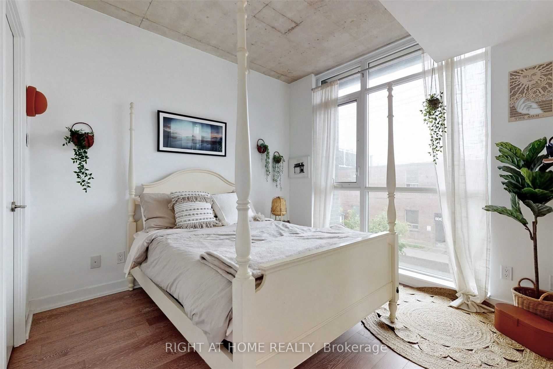 1190 Dundas St E, #220