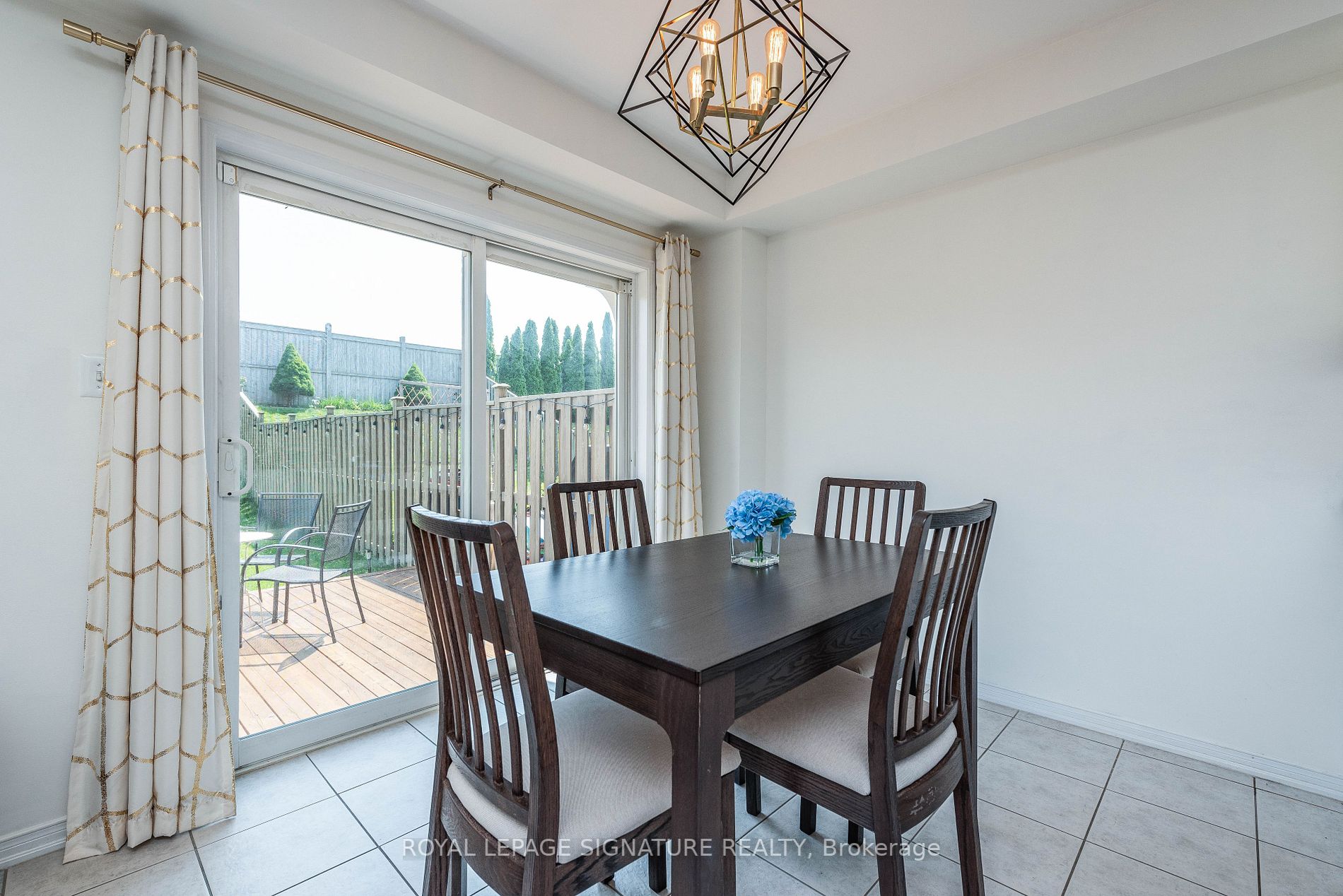 48 Carpendale Crescent
