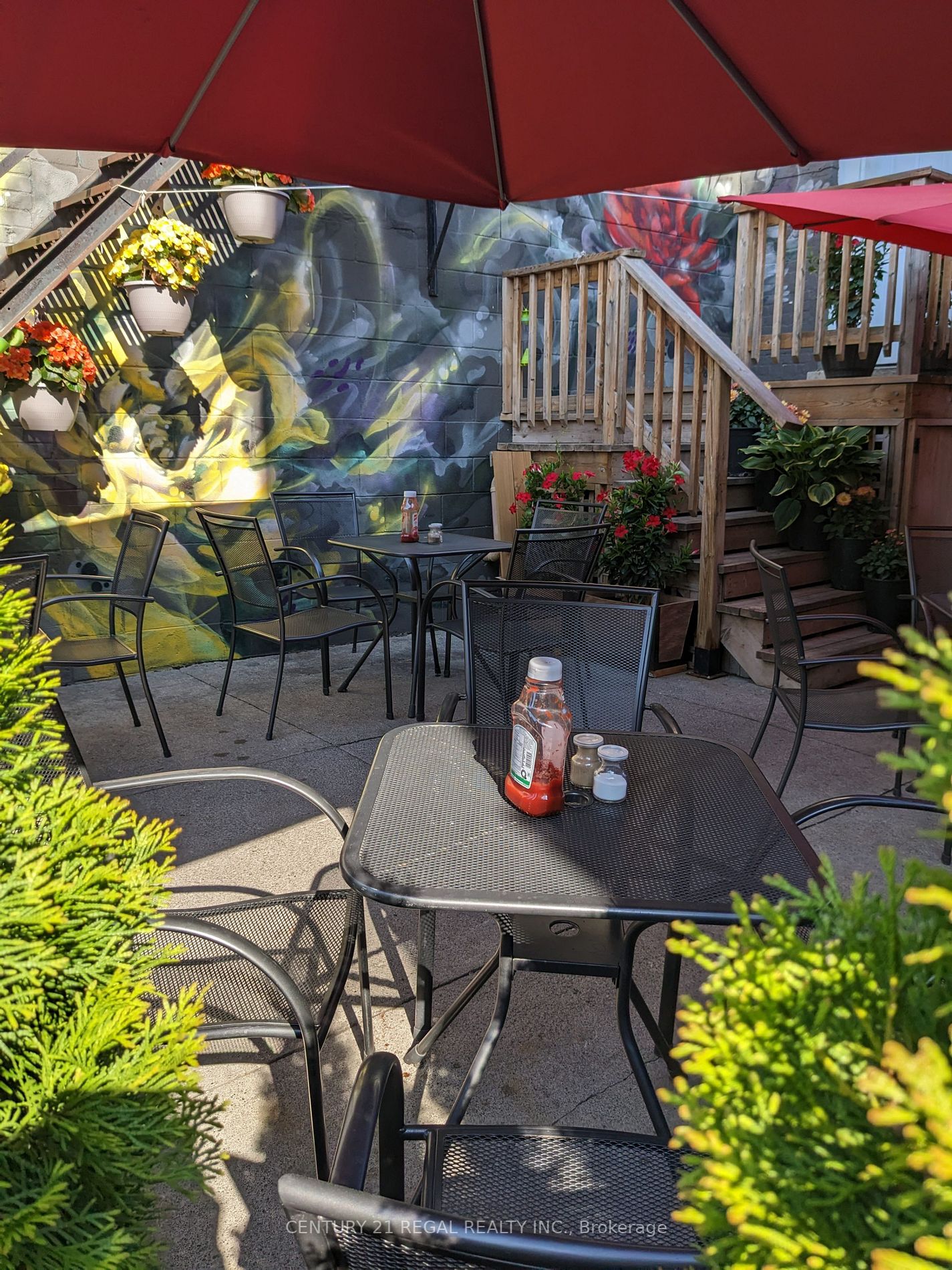 107 Dundas St W, #105