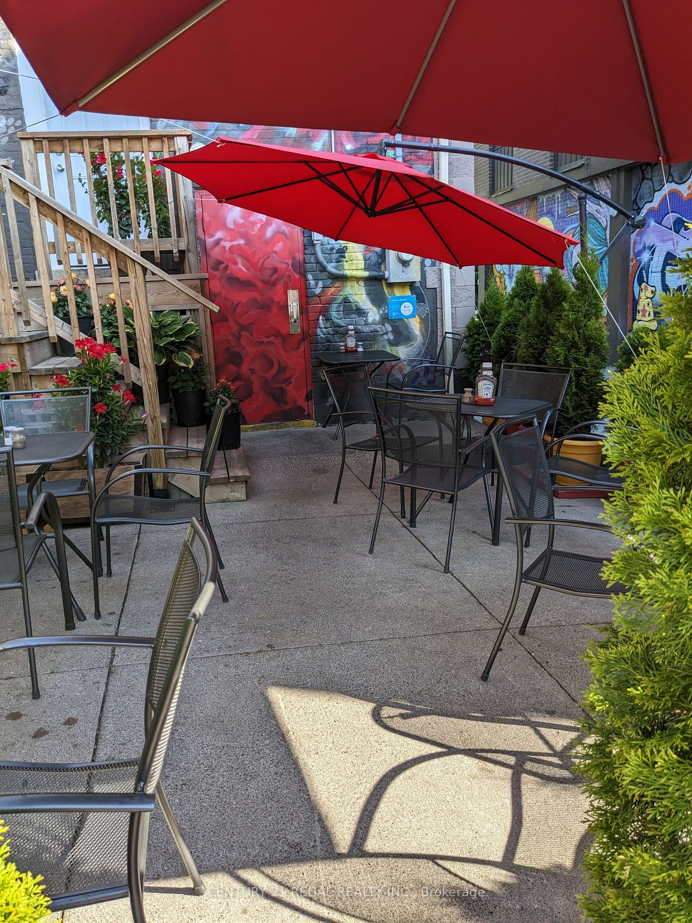 107 Dundas St W, #105
