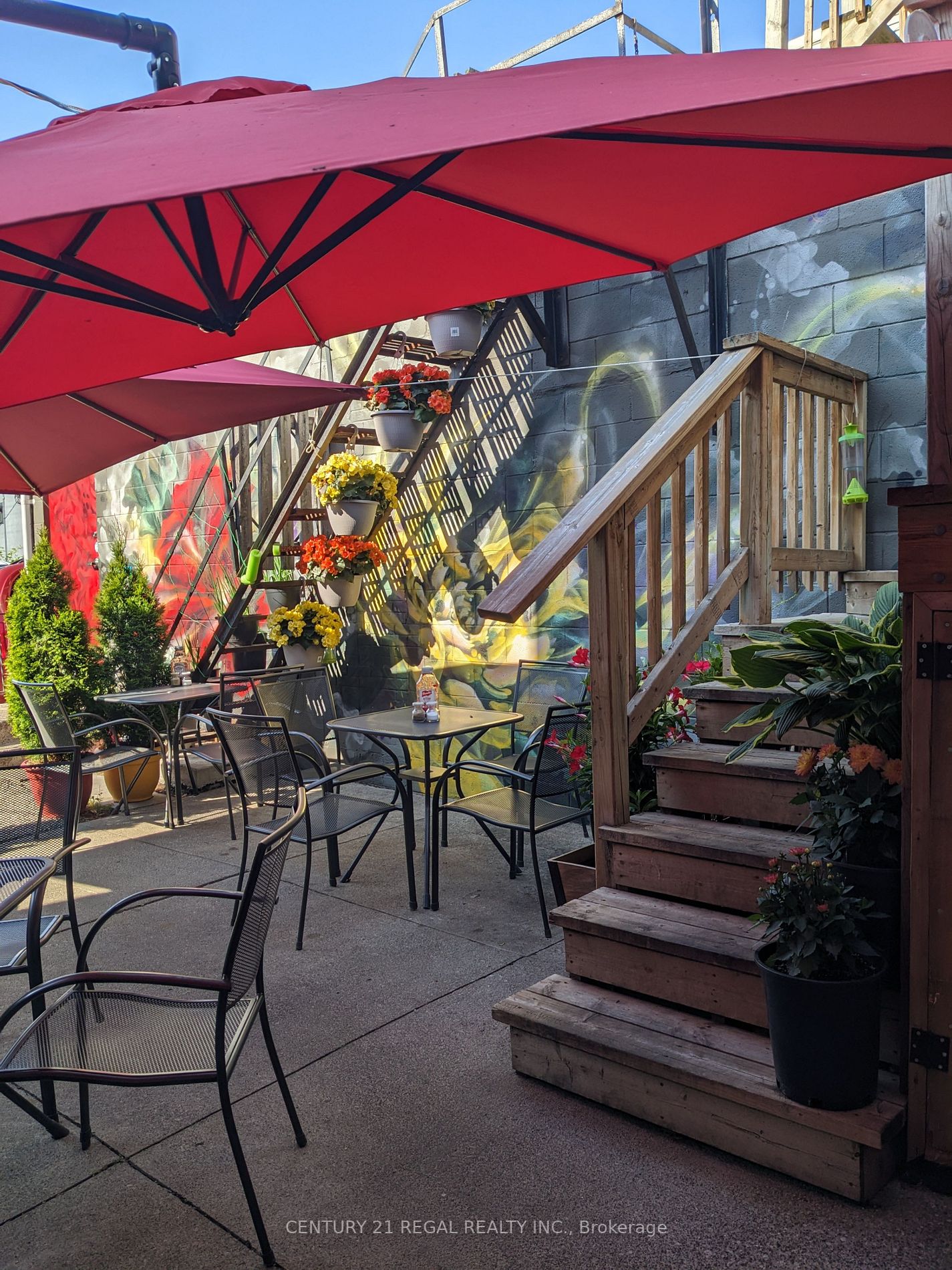 107 Dundas St W, #105