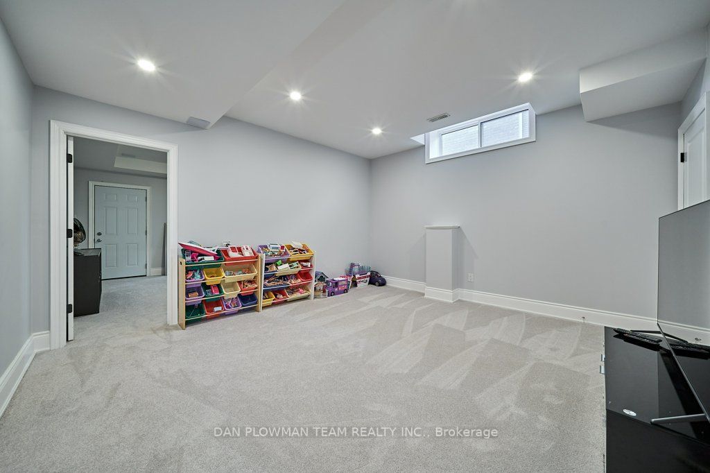 505 King Ave E