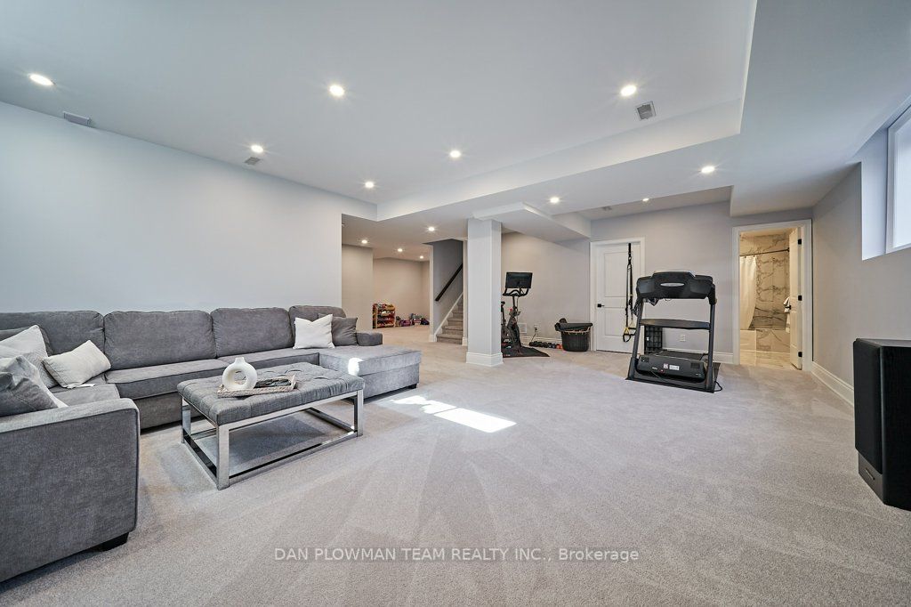 505 King Ave E