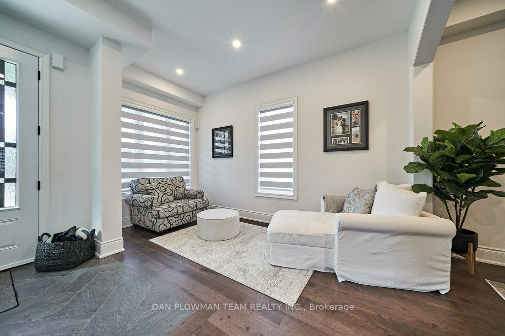 505 King Ave E