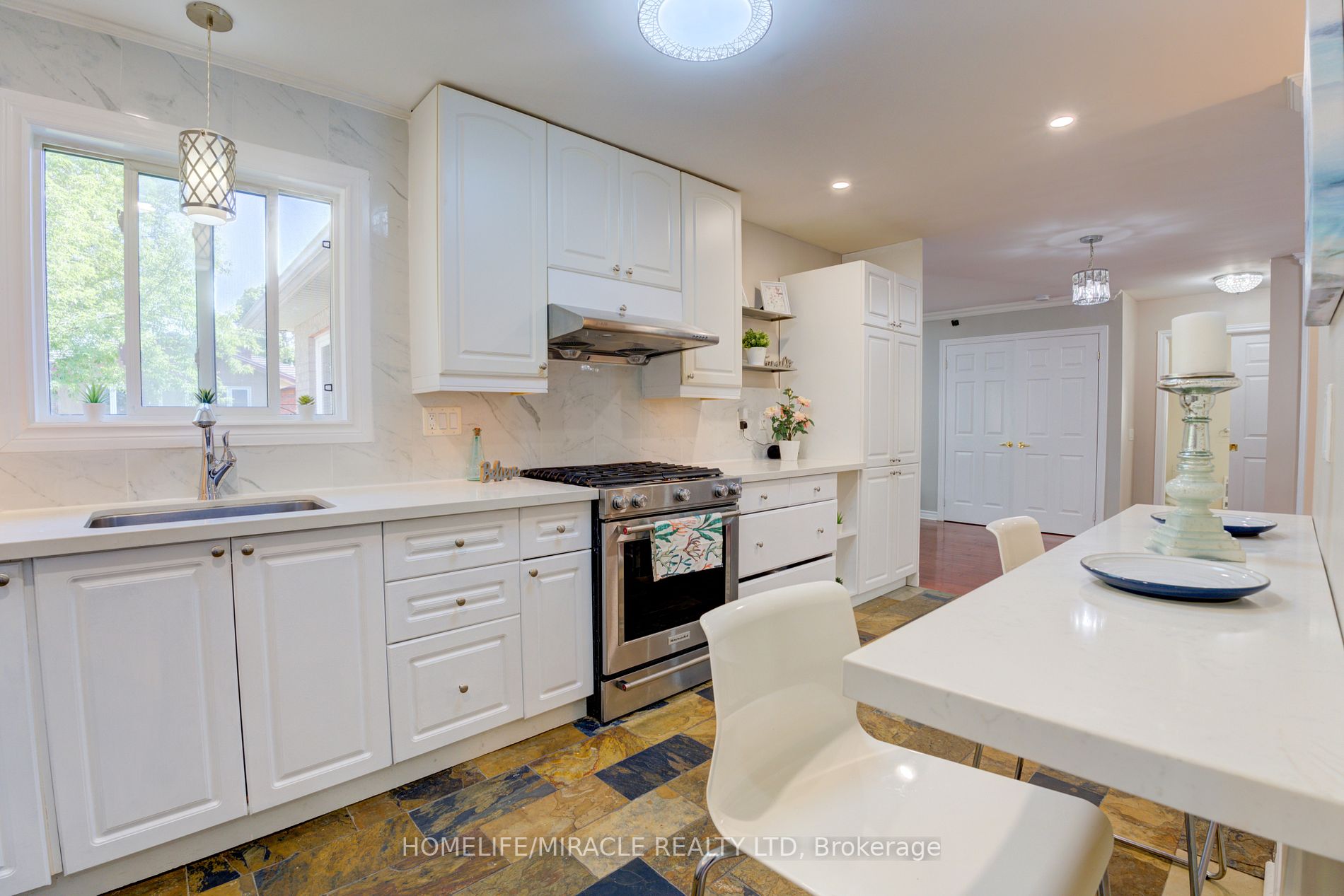 113 Meadowview Blvd