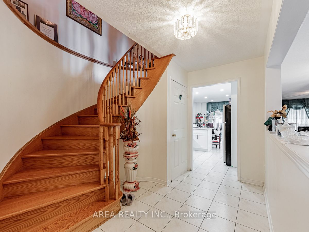 22 Samuel Teitel Court