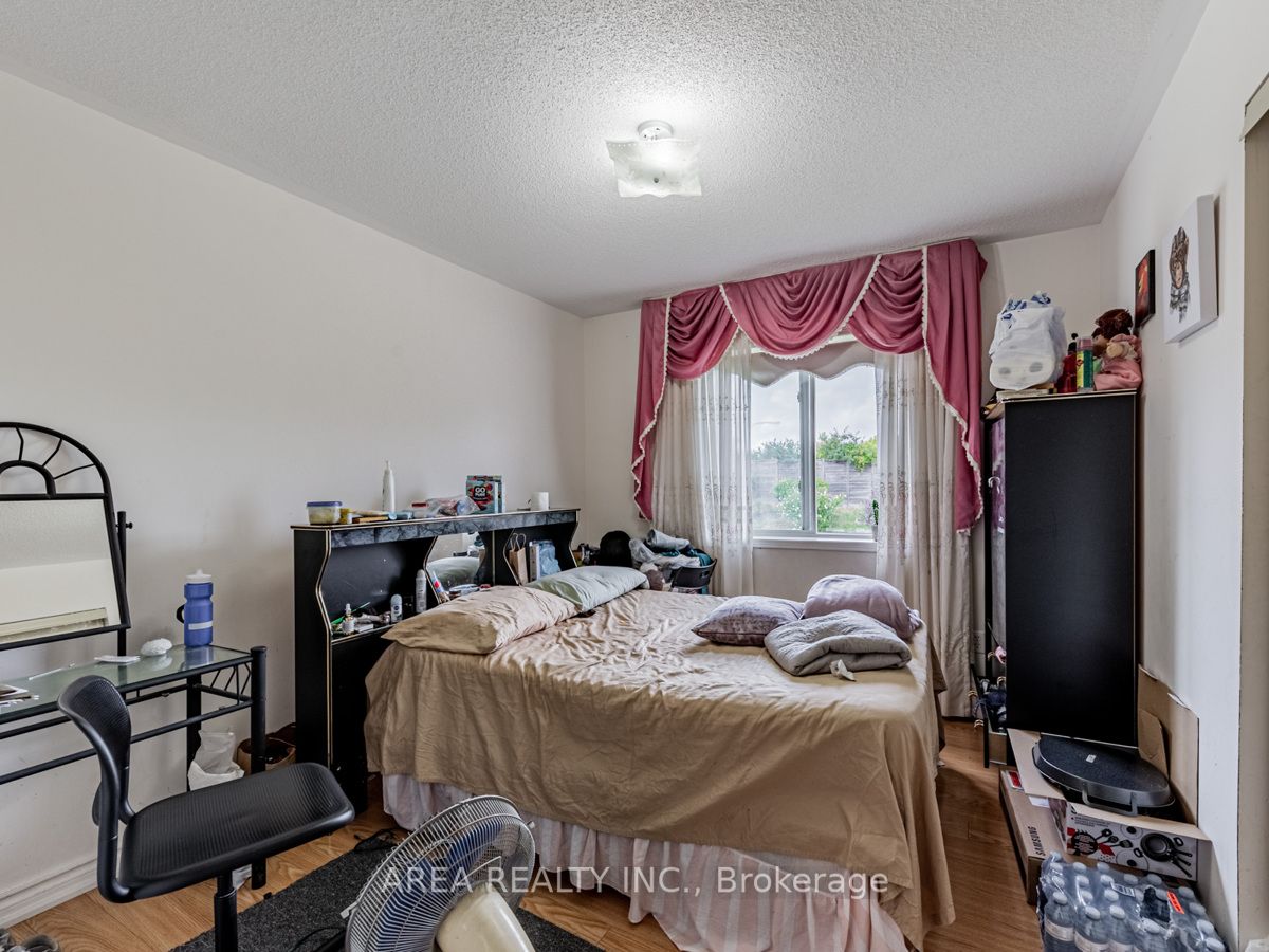 22 Samuel Teitel Court