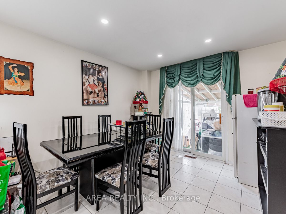 22 Samuel Teitel Court