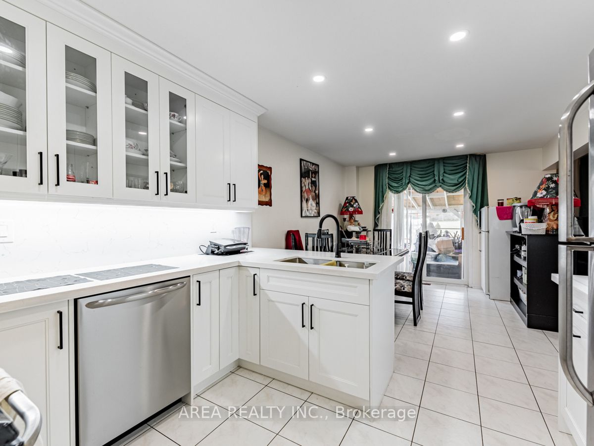22 Samuel Teitel Court