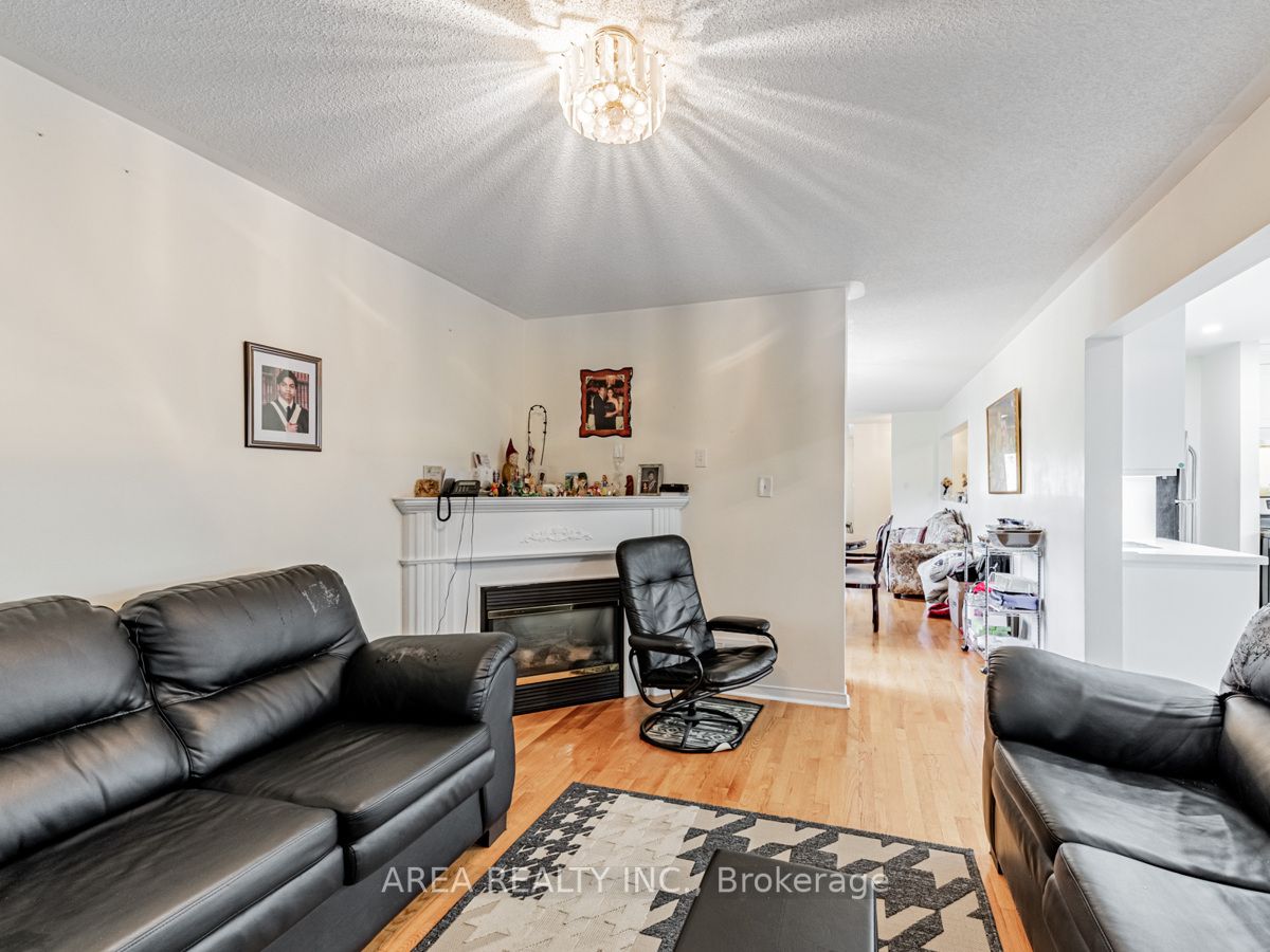 22 Samuel Teitel Court