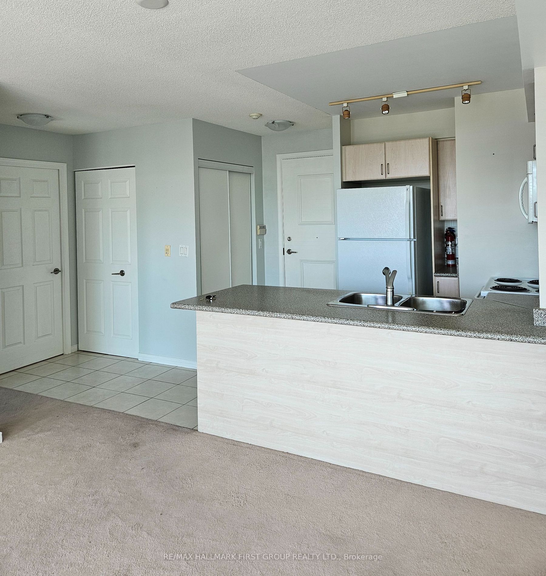 340 Watson Street W, #106