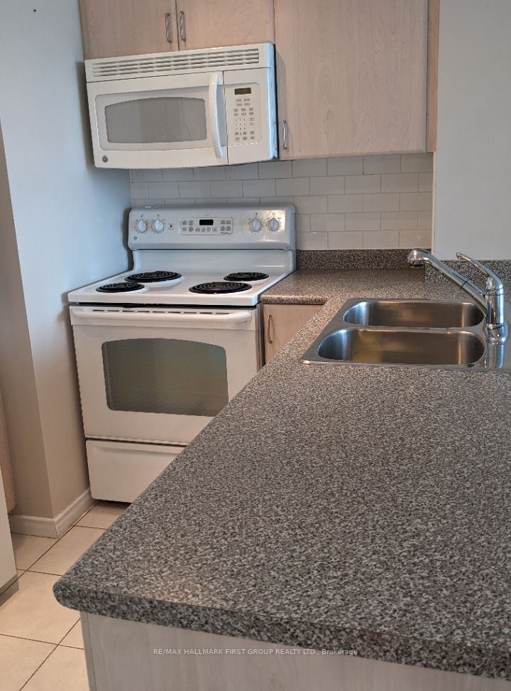 340 Watson Street W, #106