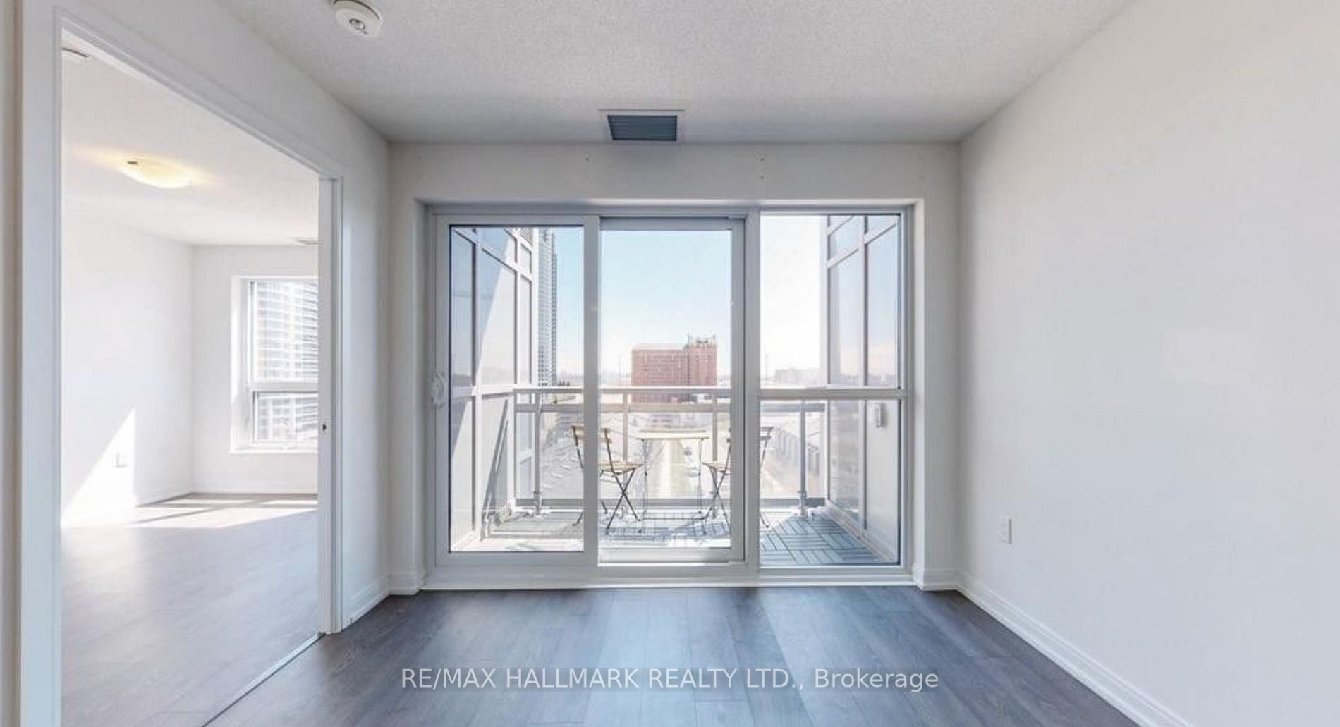 275 Village Green Sq, #825
