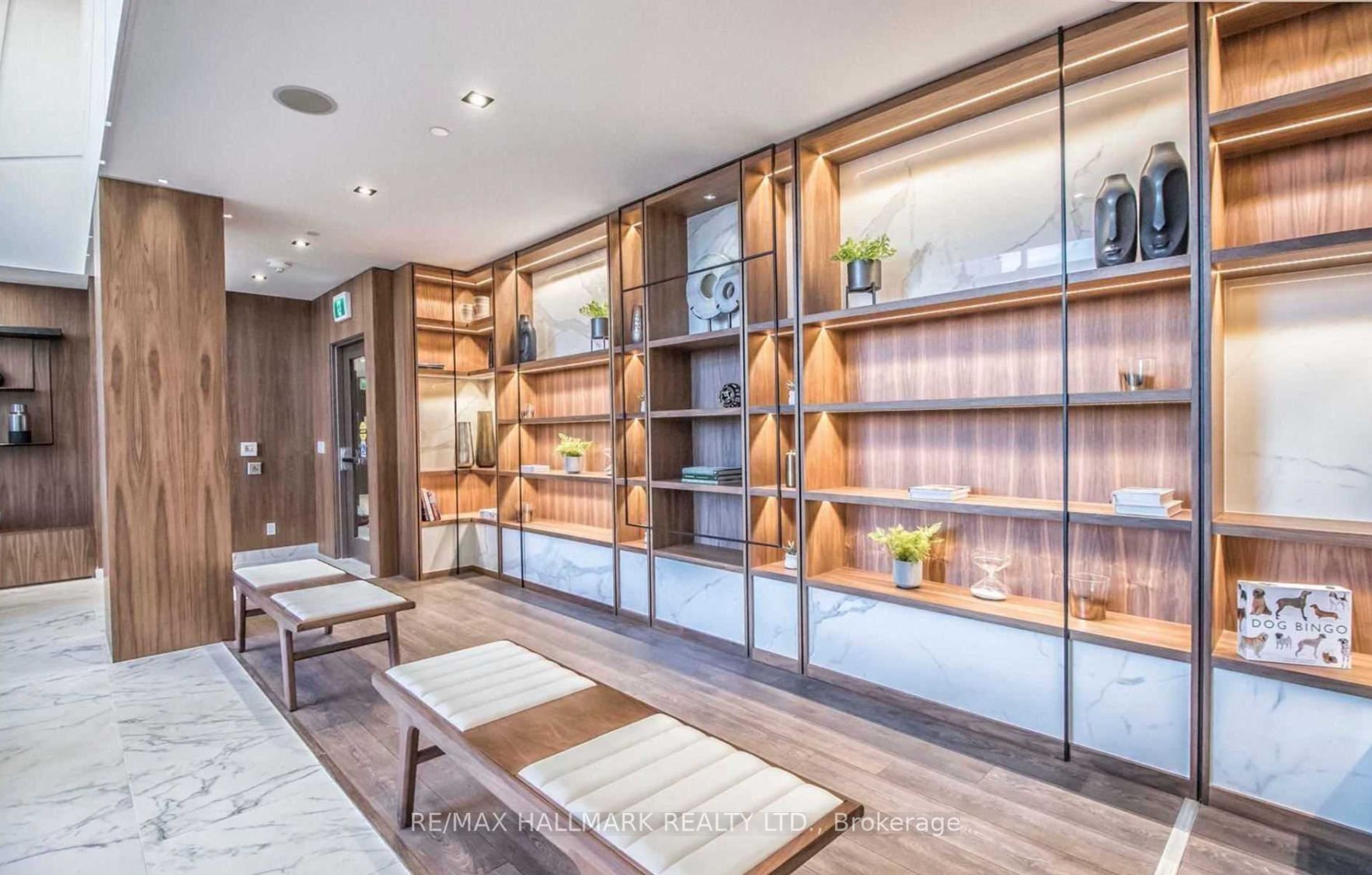 275 Village Green Sq, #825