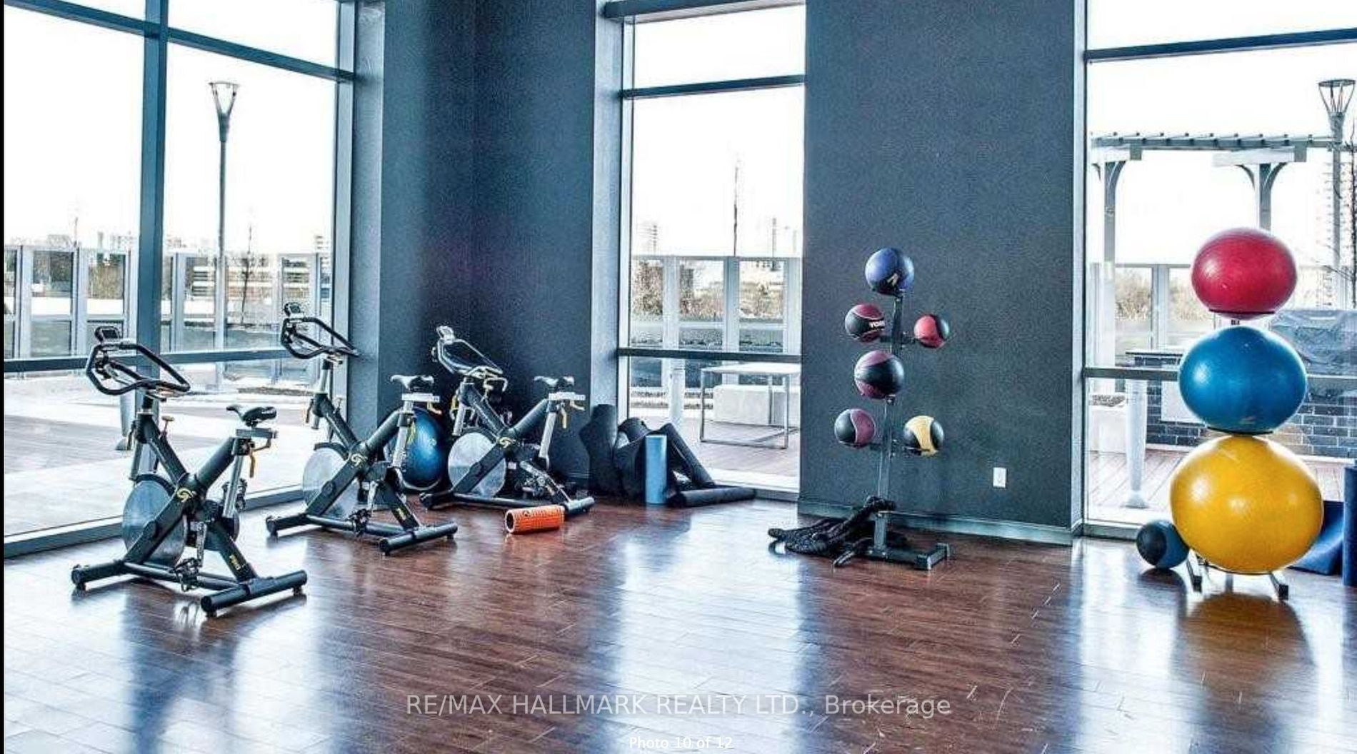 275 Village Green Sq, #825