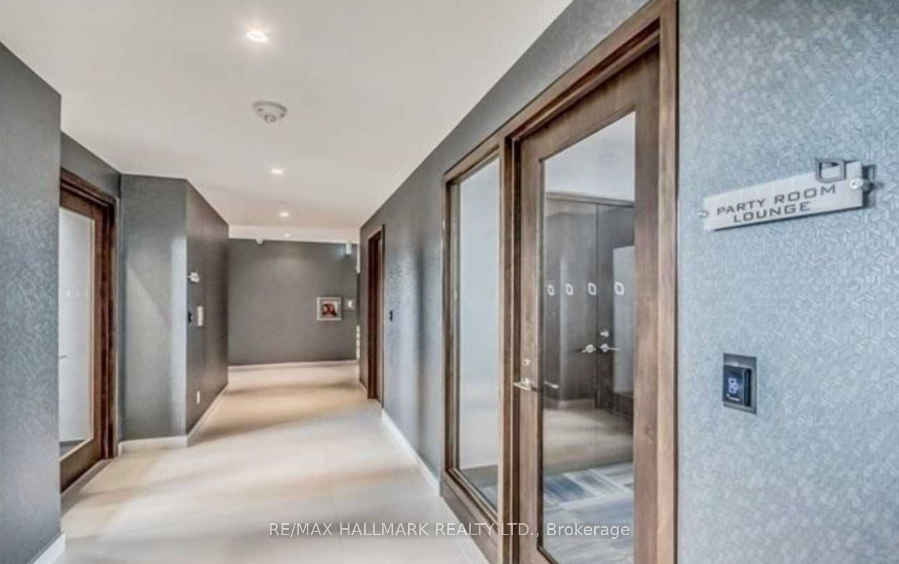 275 Village Green Sq, #825