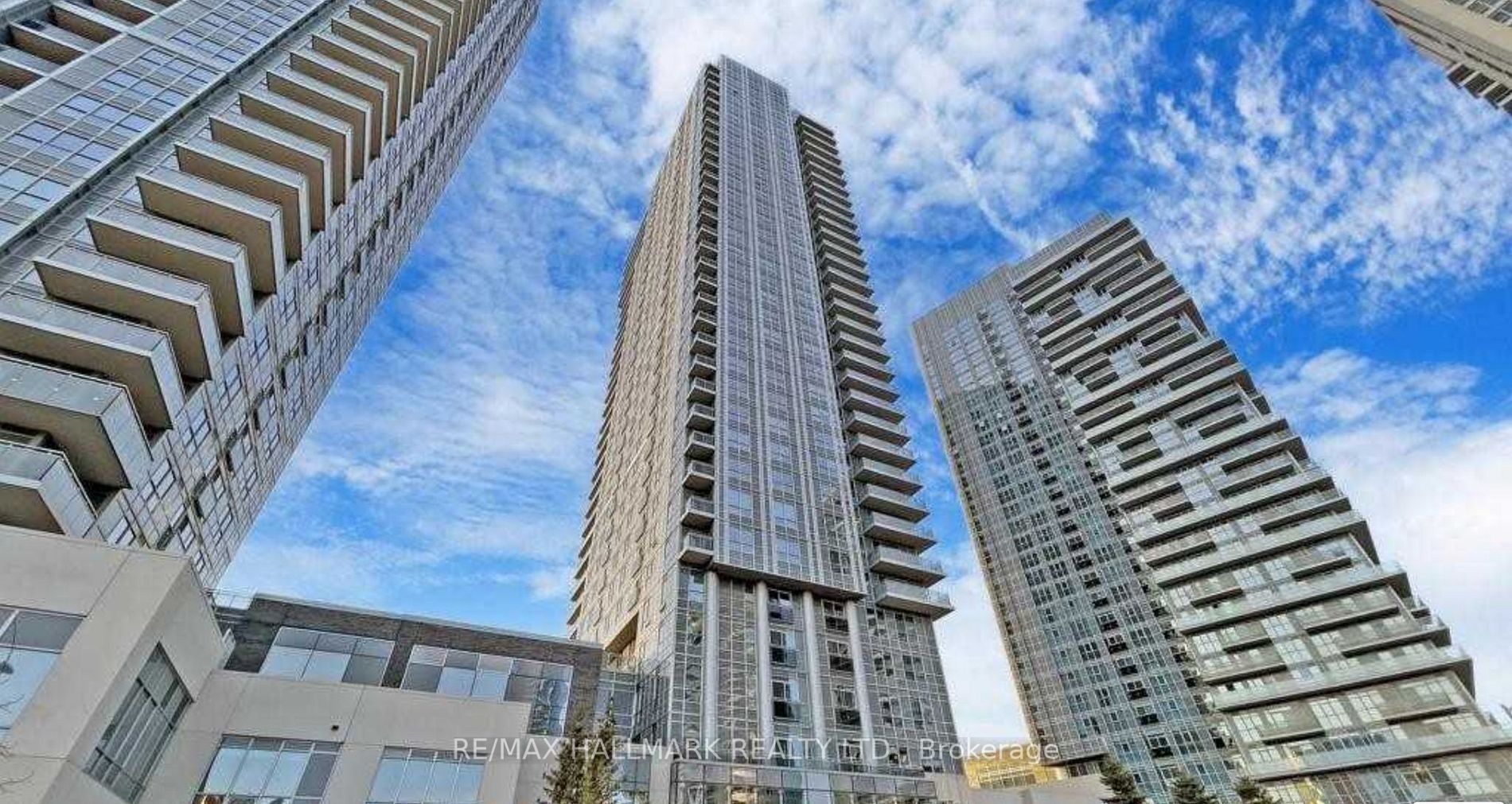 275 Village Green Sq, #825