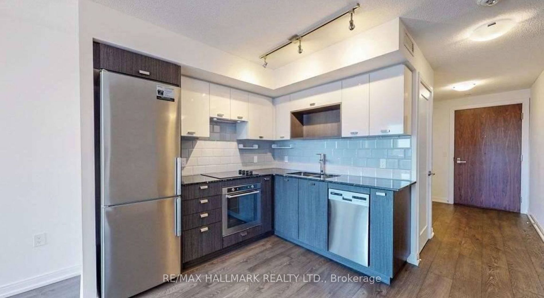 275 Village Green Sq, #825
