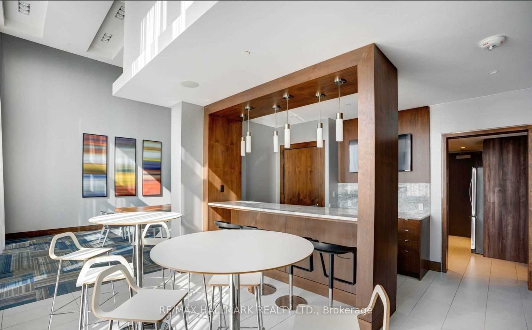 275 Village Green Sq, #825