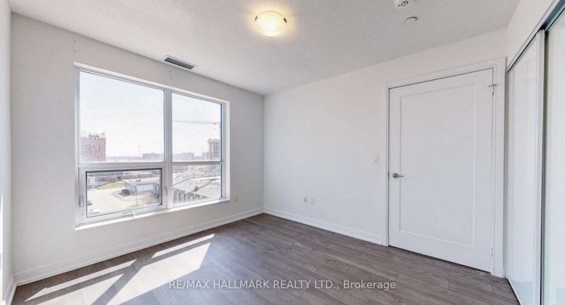 275 Village Green Sq, #825