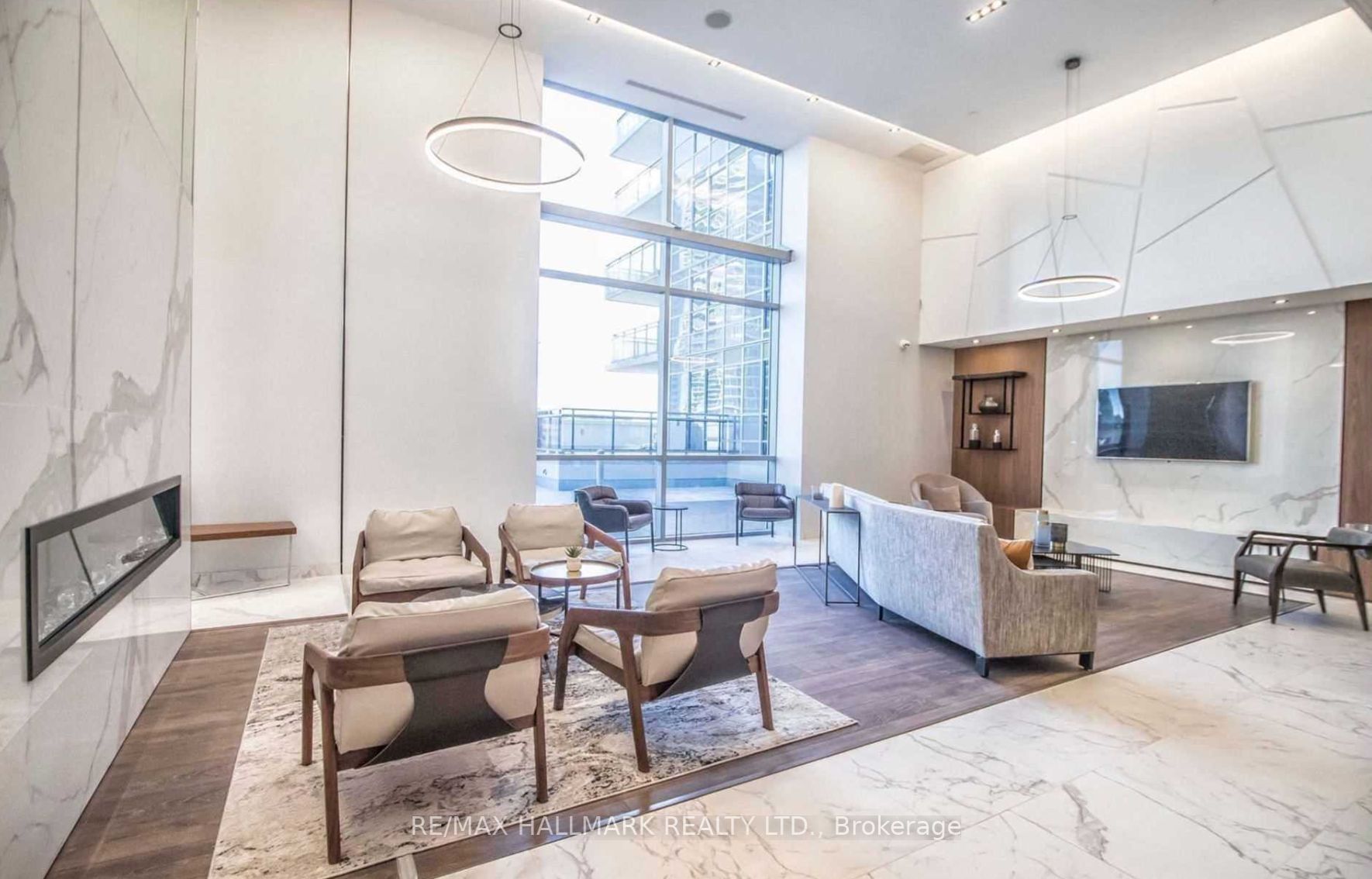 275 Village Green Sq, #825