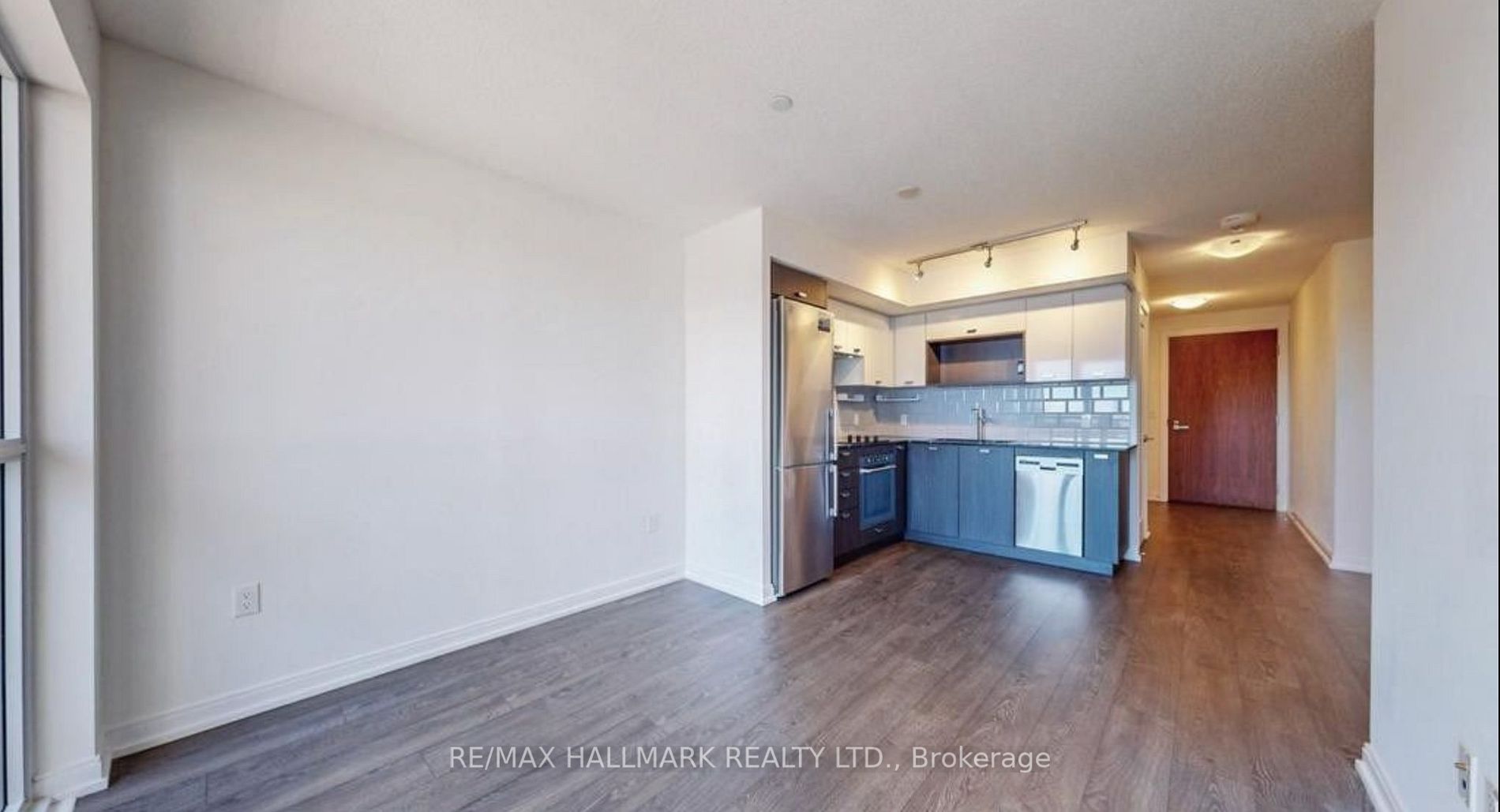 275 Village Green Sq, #825