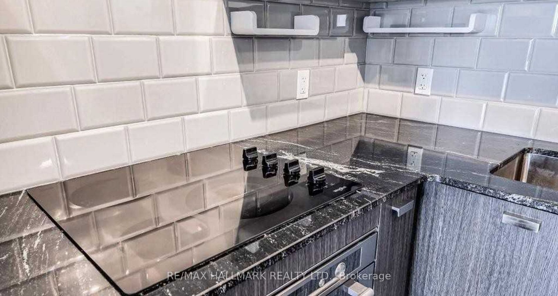 275 Village Green Sq, #825