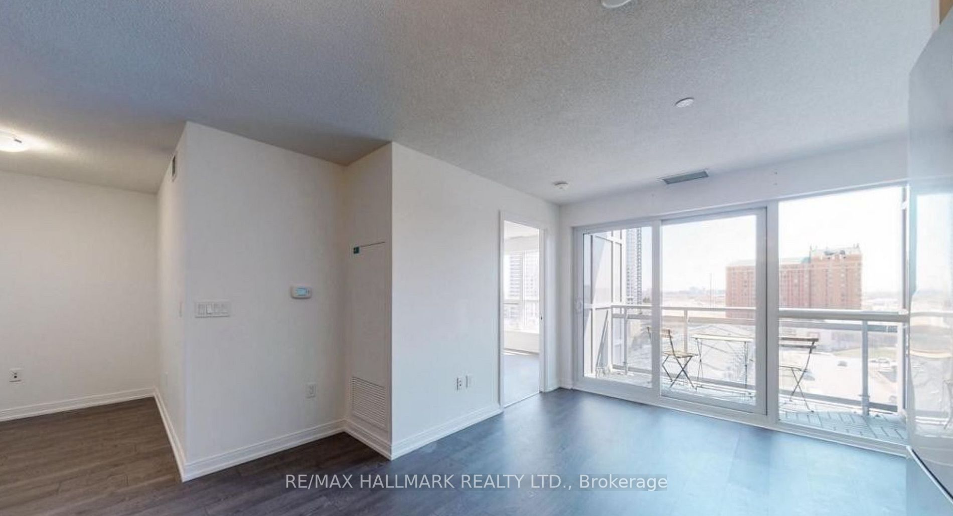 275 Village Green Sq, #825