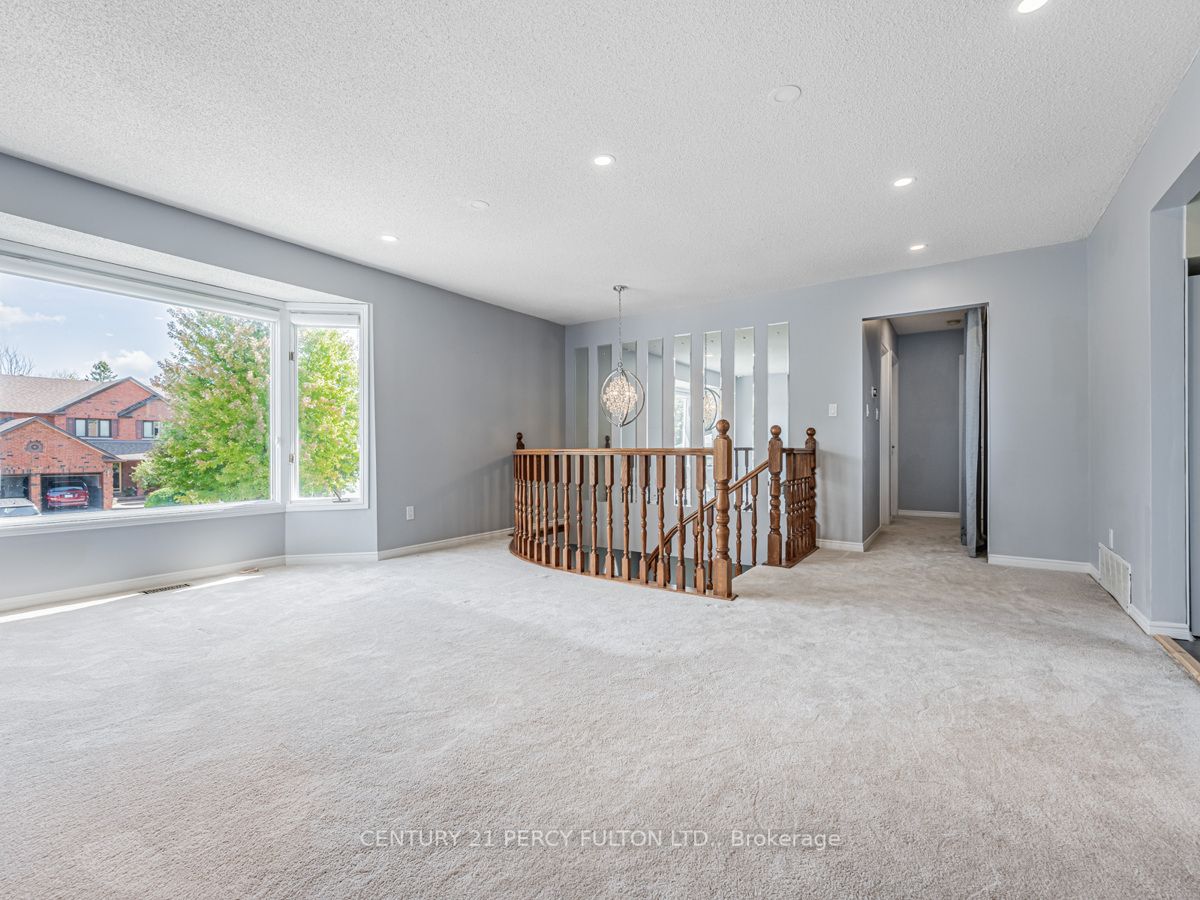 34 Kingswood Dr N