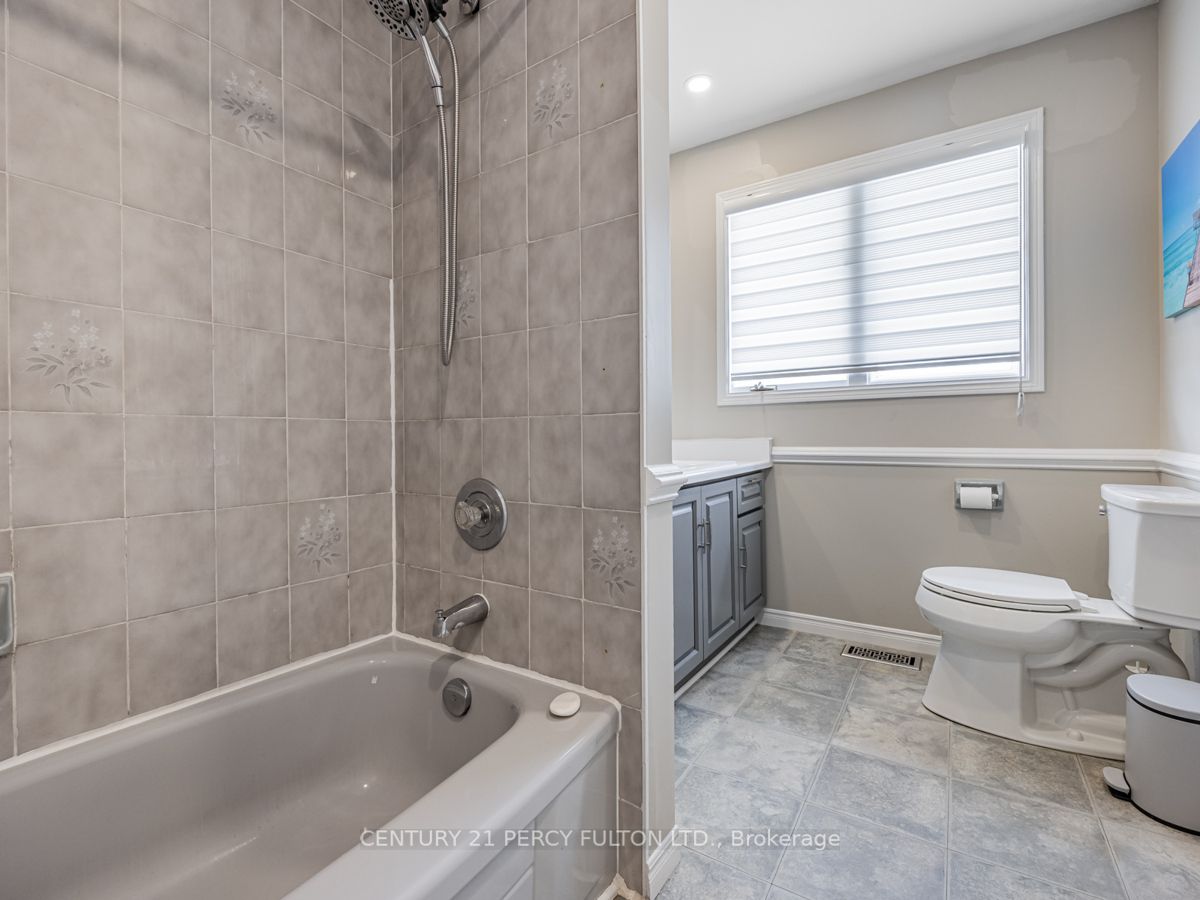 34 Kingswood Dr N