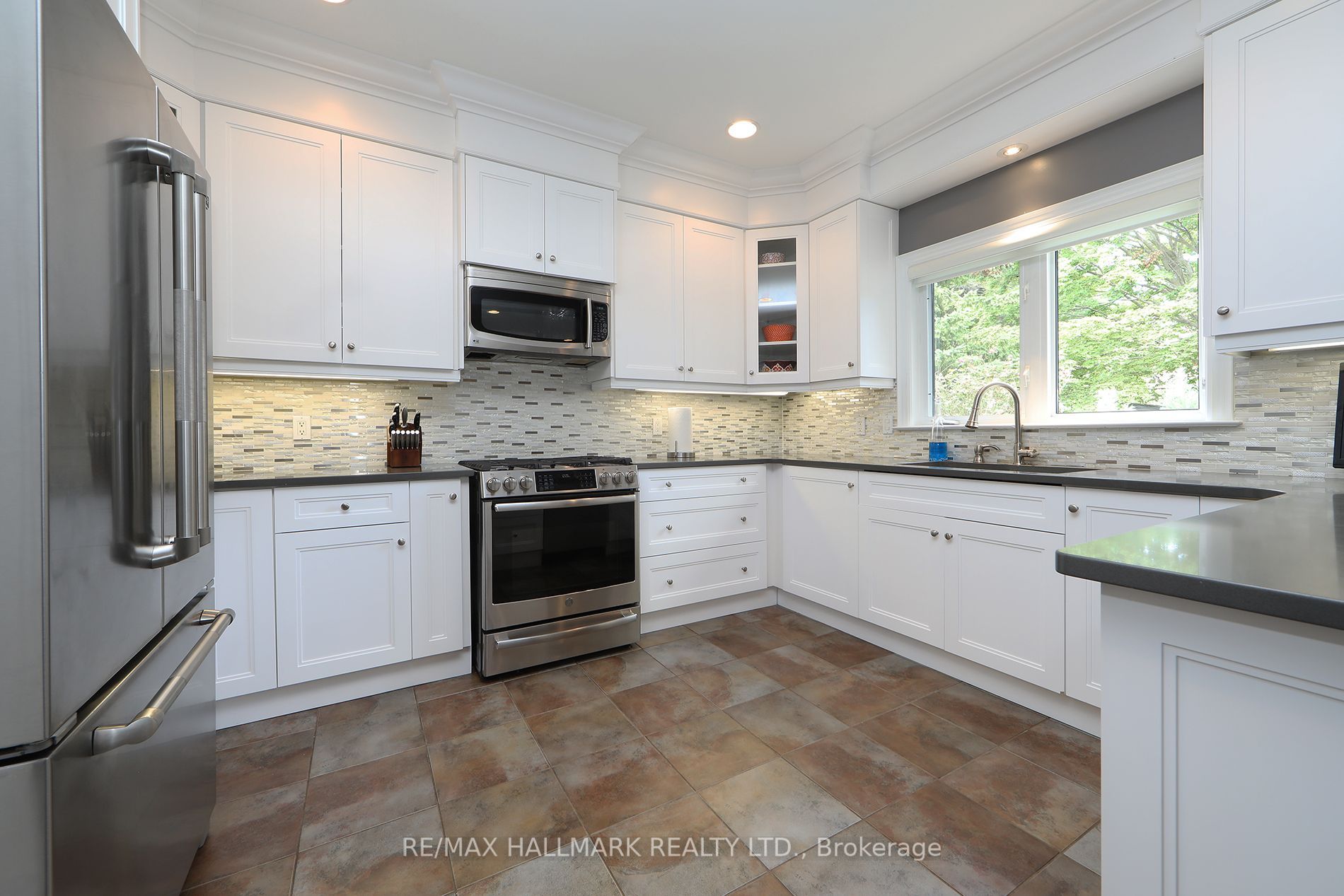 165 Bathgate Dr