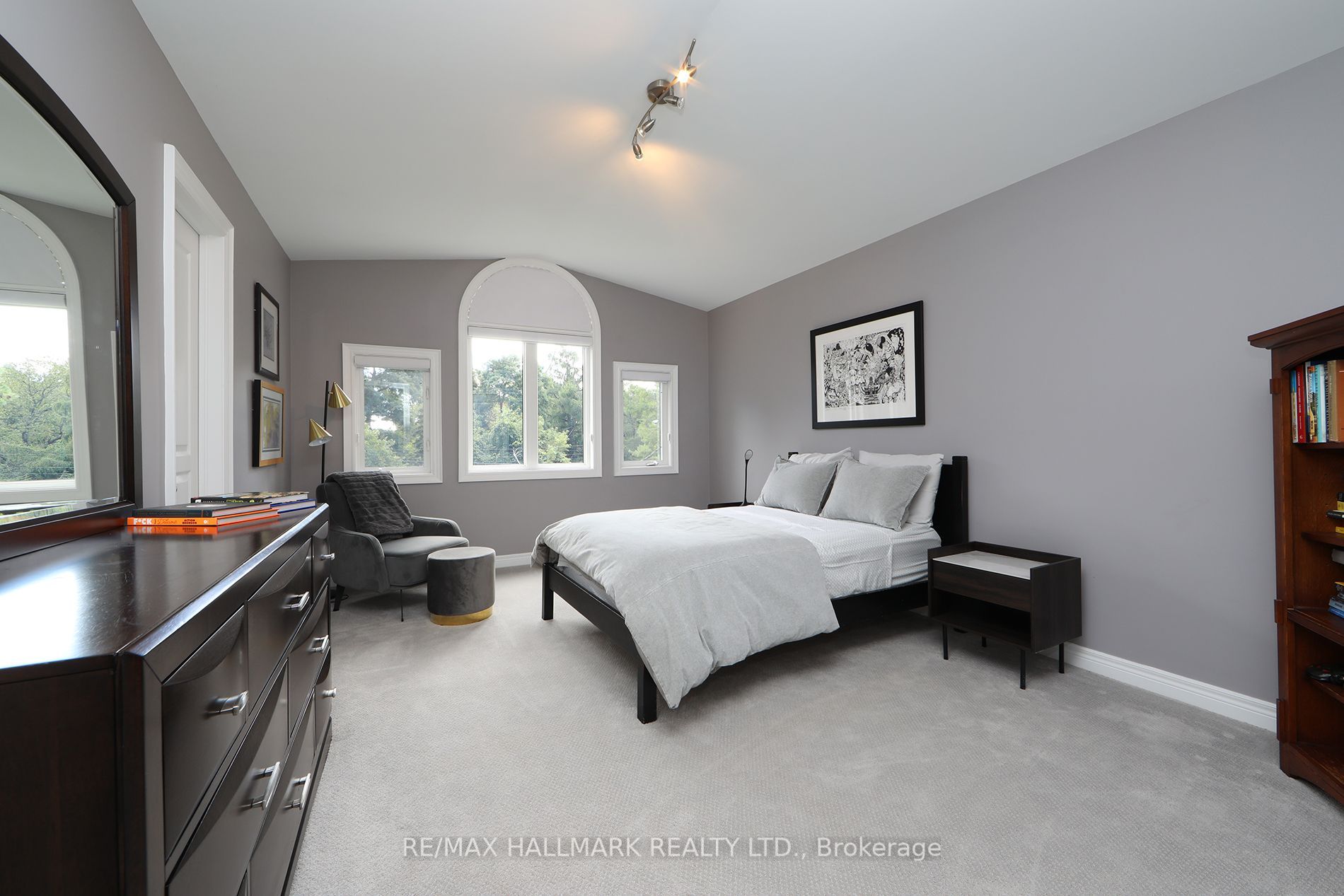 165 Bathgate Dr