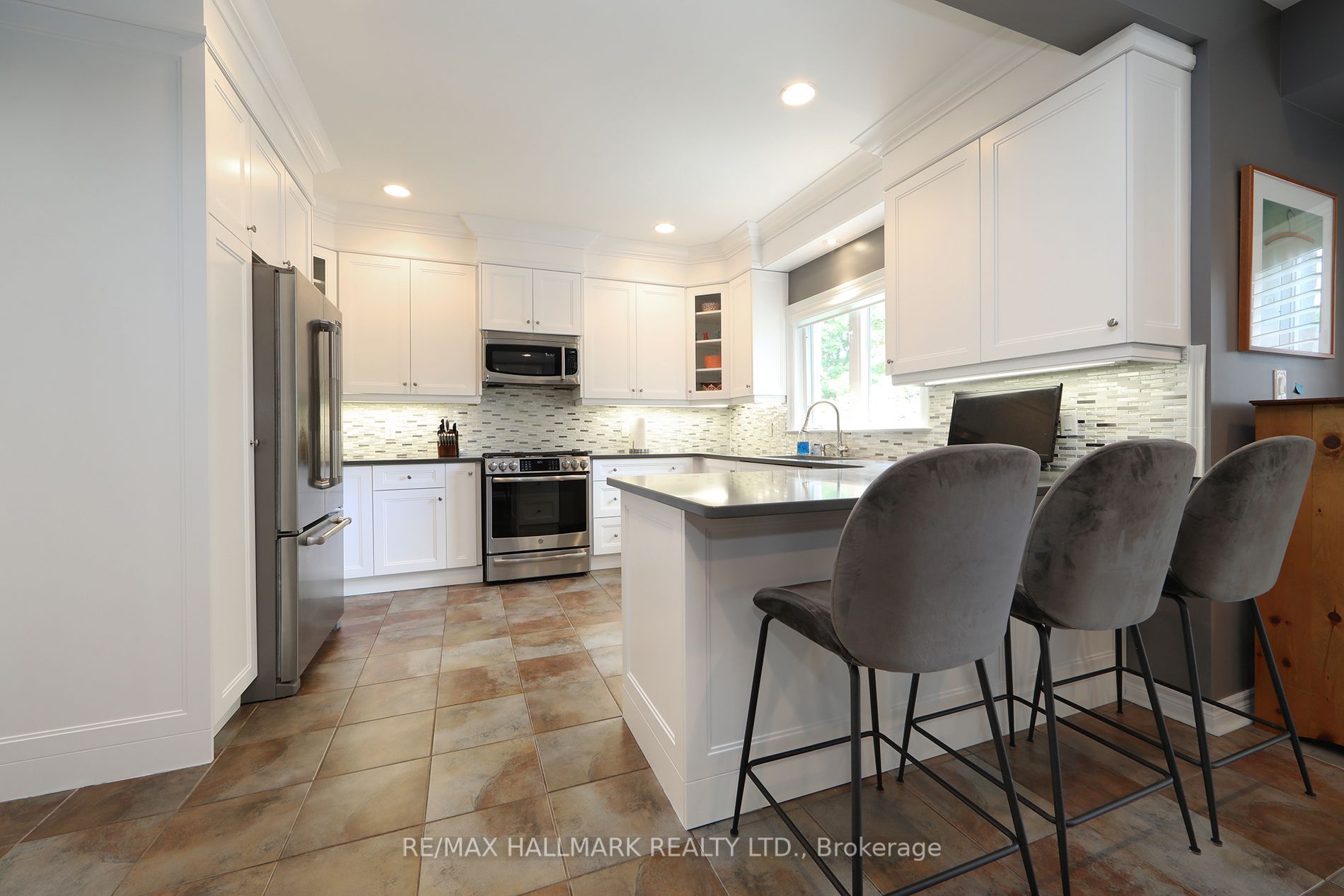 165 Bathgate Dr
