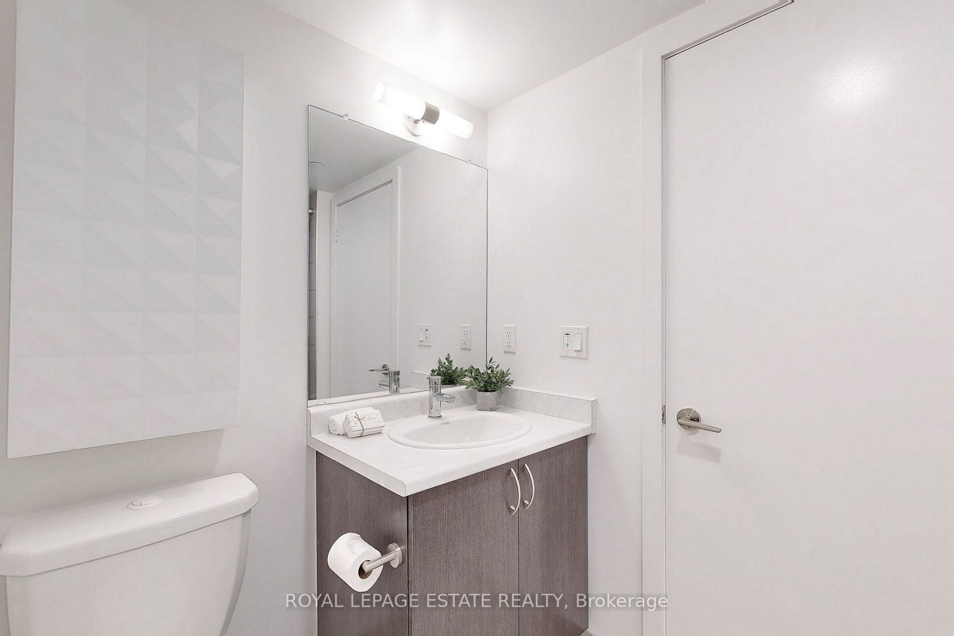 8 Trent Ave, #1112