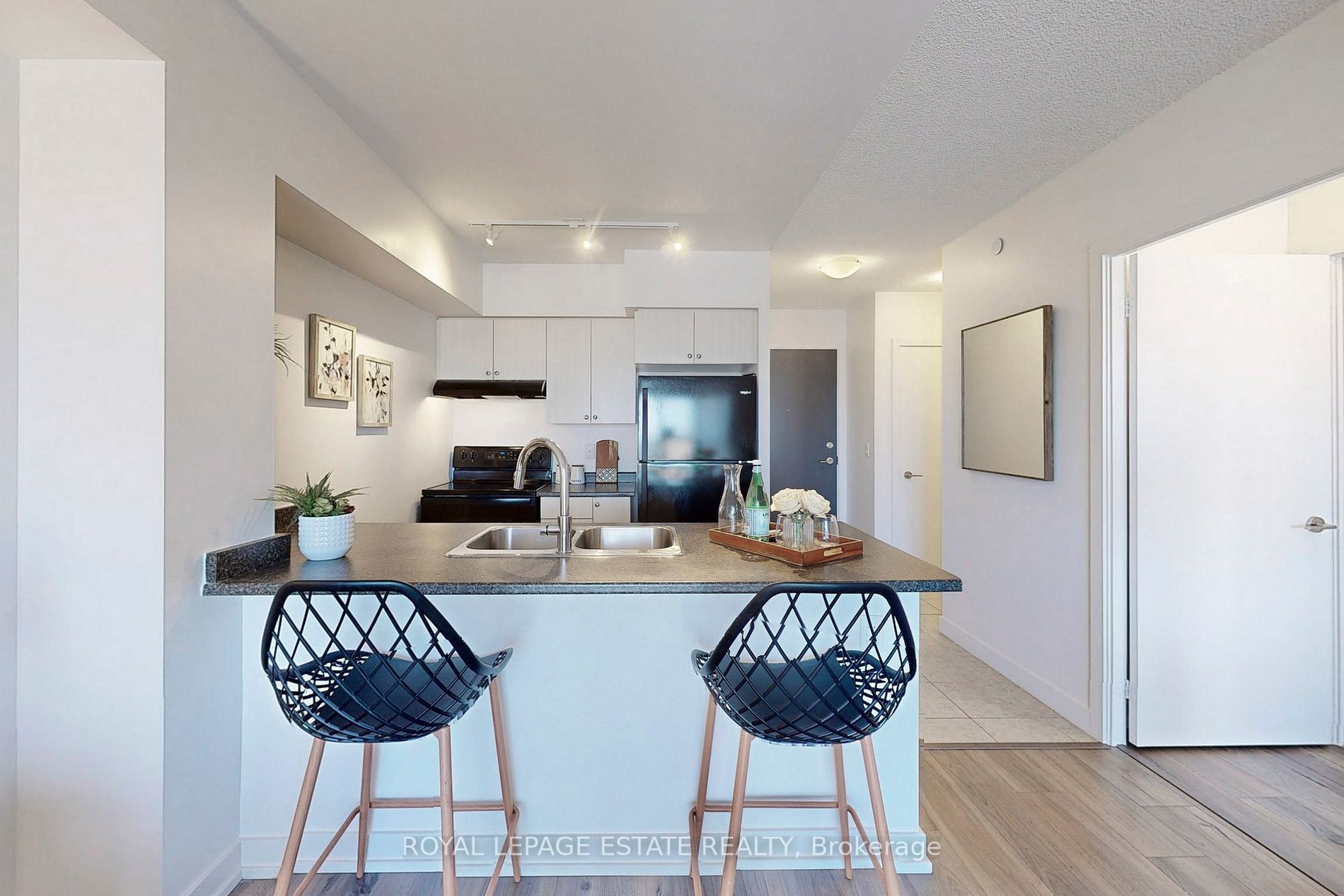 8 Trent Ave, #1112