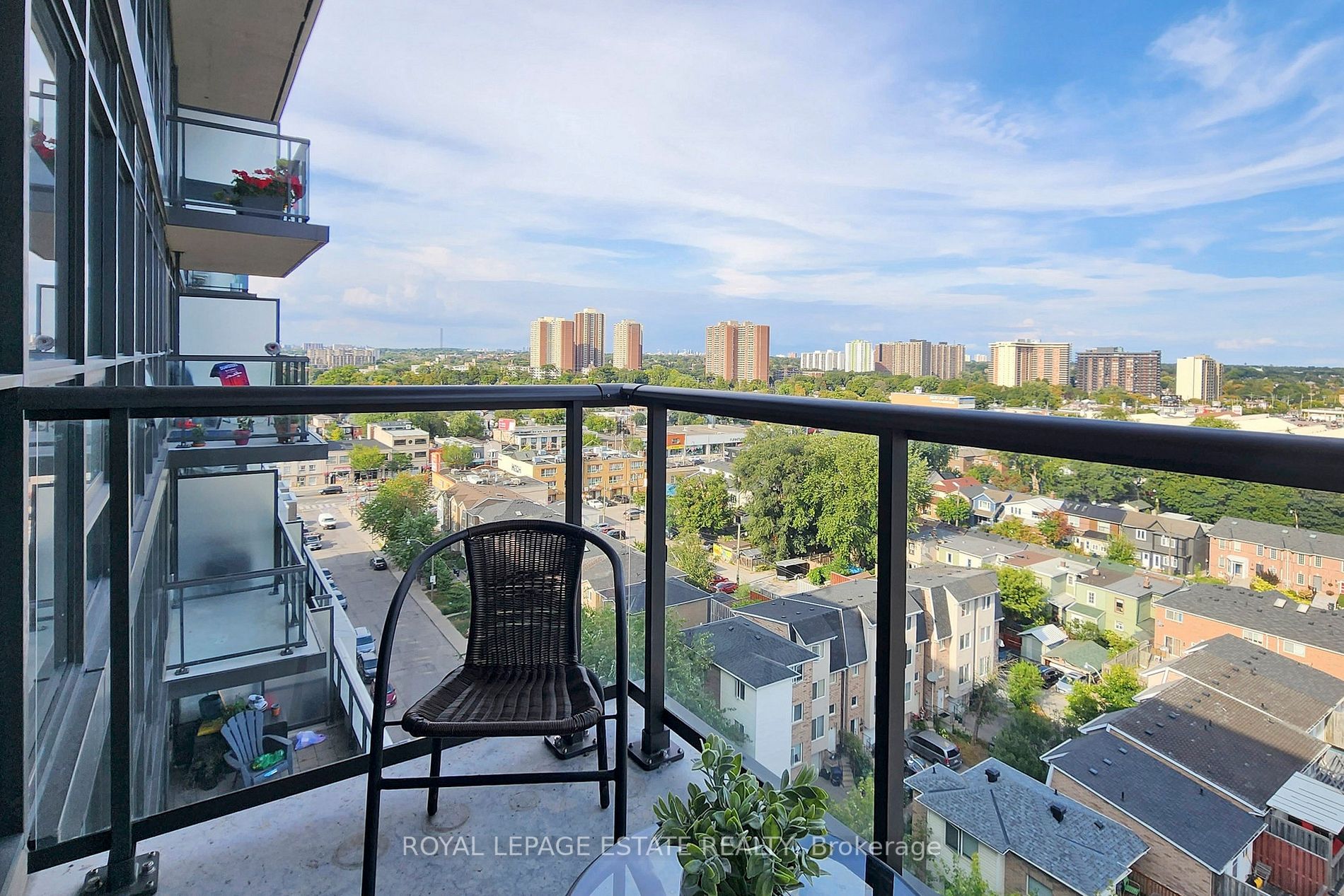 8 Trent Ave, #1112