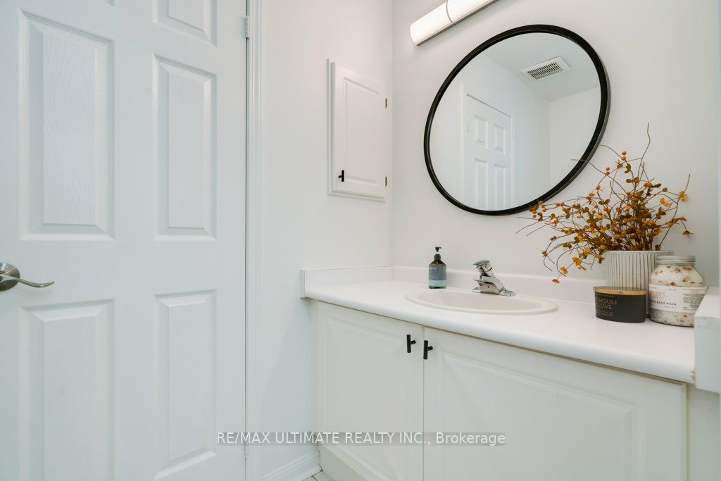 53 Juneau Cres