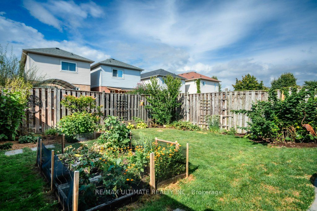 53 Juneau Cres