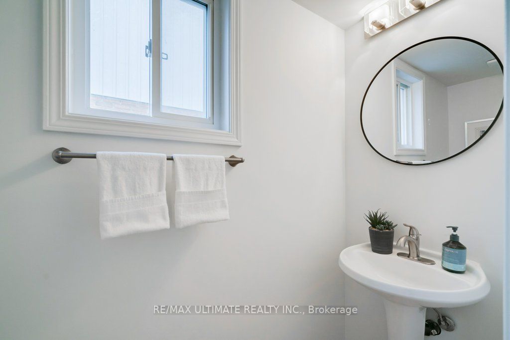 53 Juneau Cres