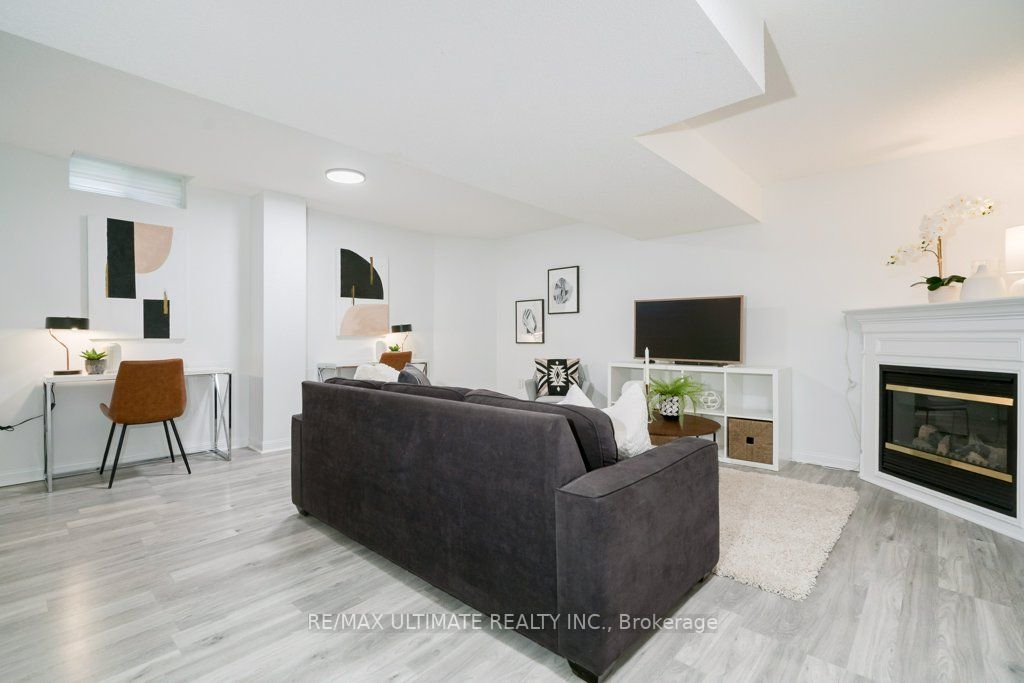 53 Juneau Cres